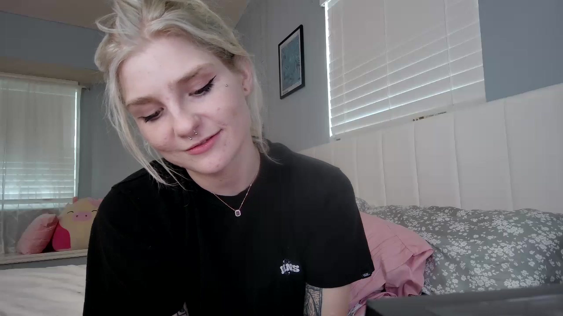 Gallery image thumbnail from DuckChan0's myfreecams stream on, 07/23/2024, 23:17 image 16 of 20