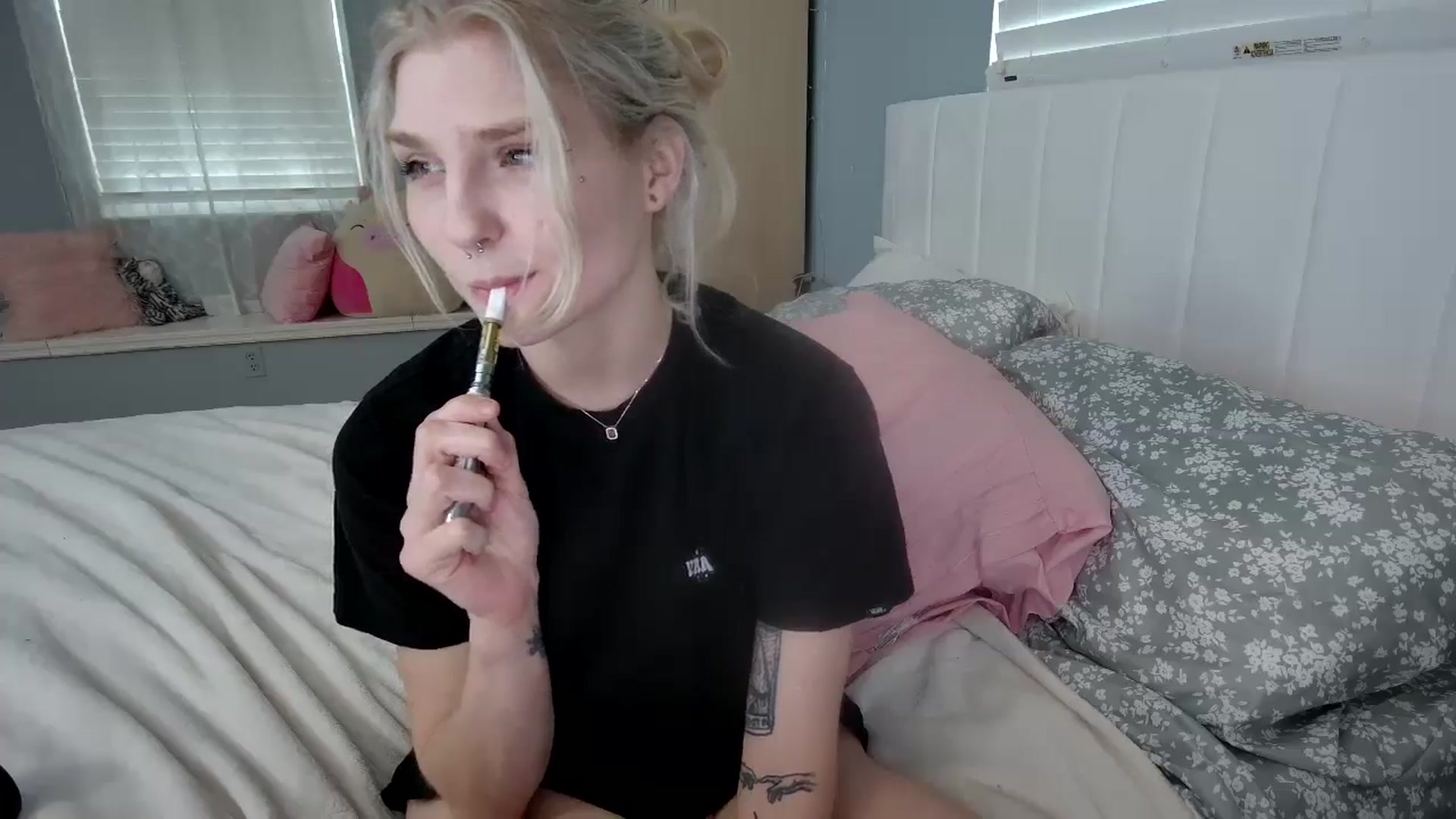 Gallery image thumbnail from DuckChan0's myfreecams stream on, 07/23/2024, 23:17 image 11 of 20