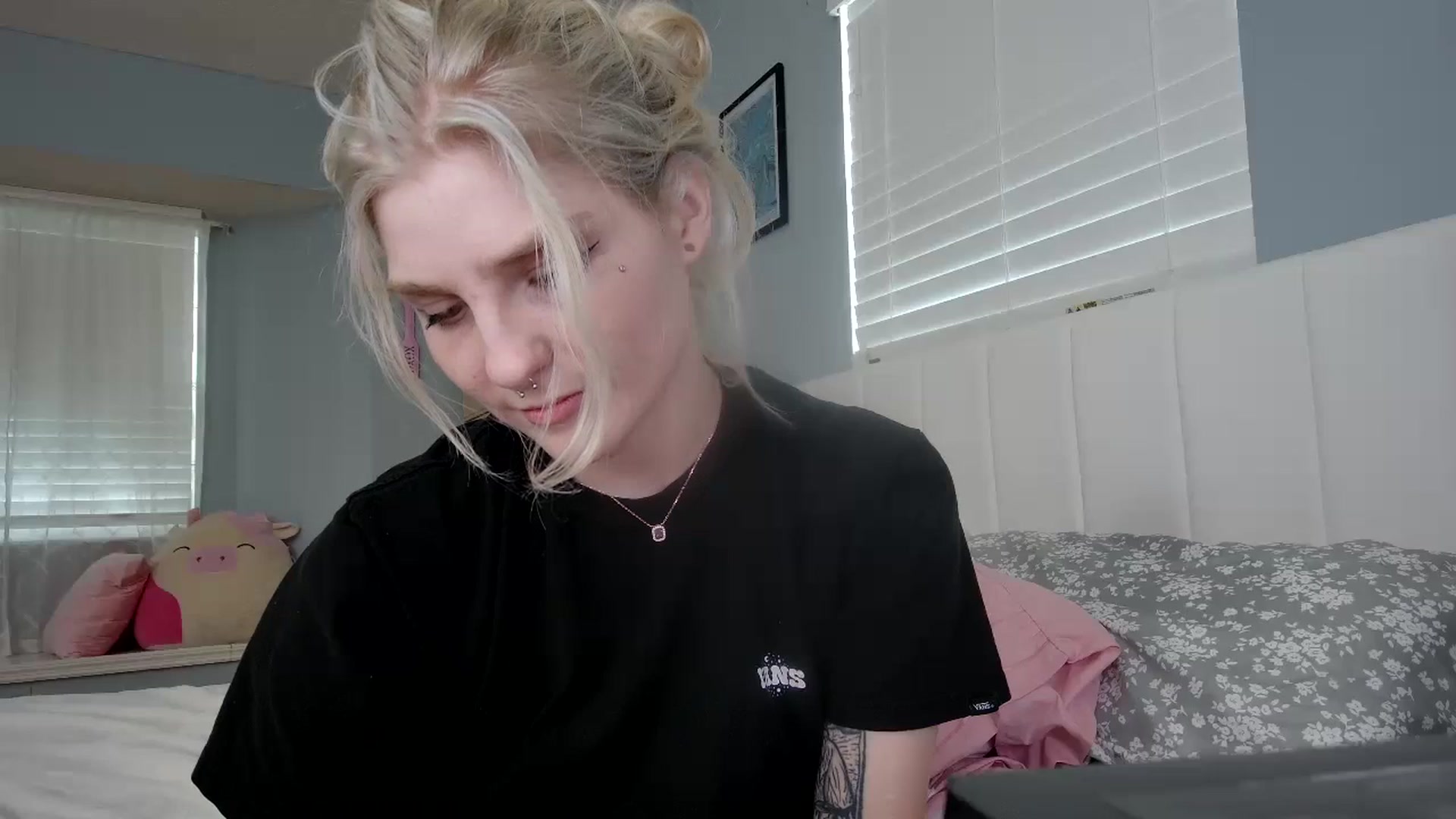 Gallery image thumbnail from DuckChan0's myfreecams stream on, 07/23/2024, 23:17 image 13 of 20
