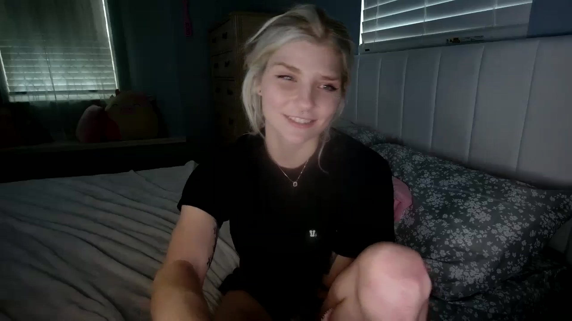 Gallery image thumbnail from DuckChan0's myfreecams stream on, 07/23/2024, 23:32 image 19 of 20