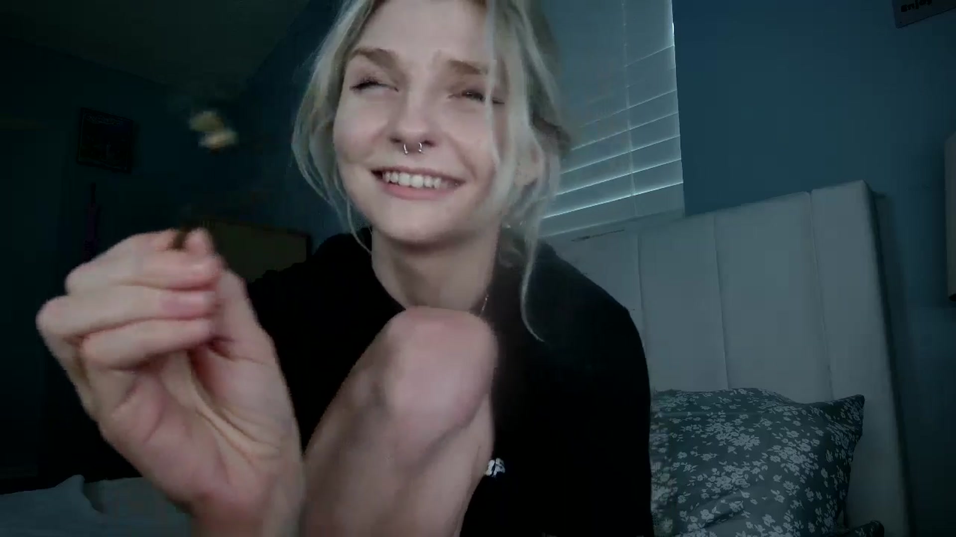 Gallery image thumbnail from DuckChan0's myfreecams stream on, 07/23/2024, 23:32 image 15 of 20