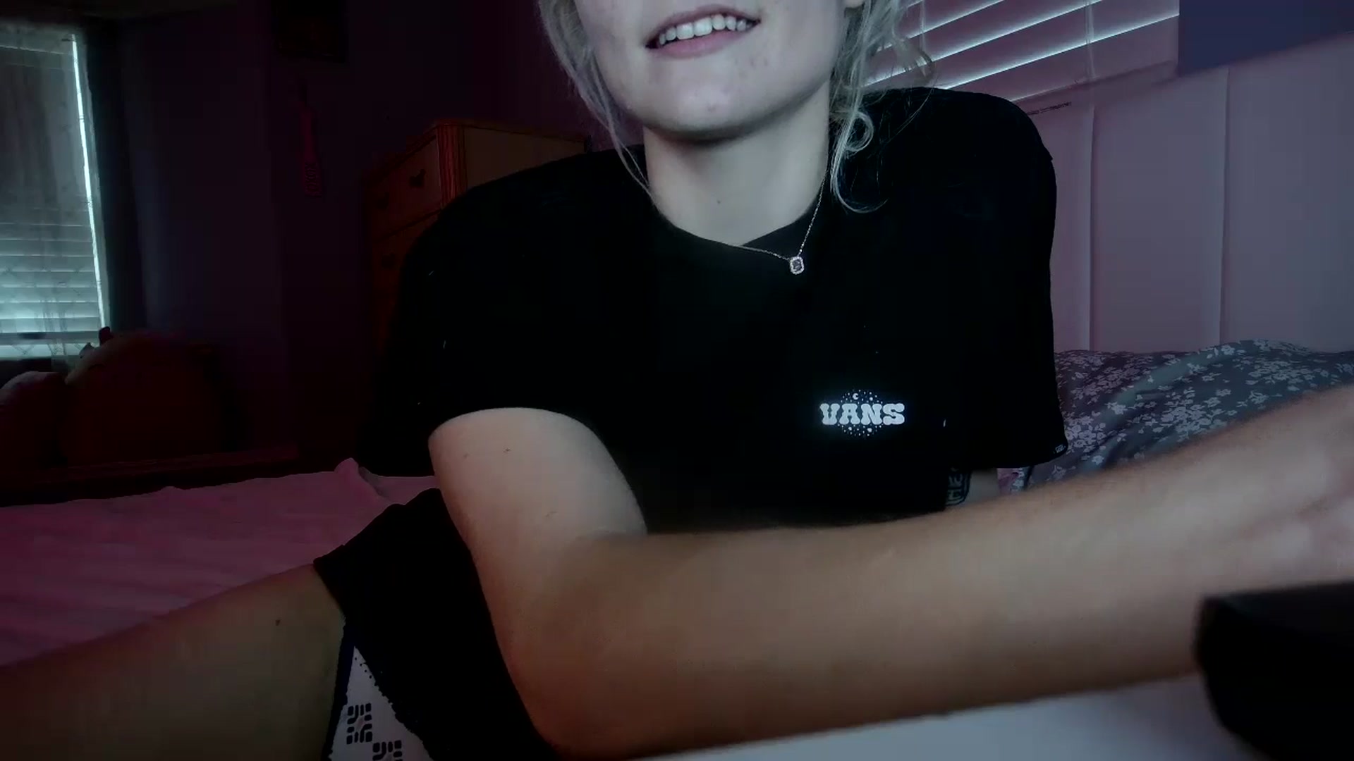 Gallery image thumbnail from DuckChan0's myfreecams stream on, 07/23/2024, 23:32 image 10 of 20