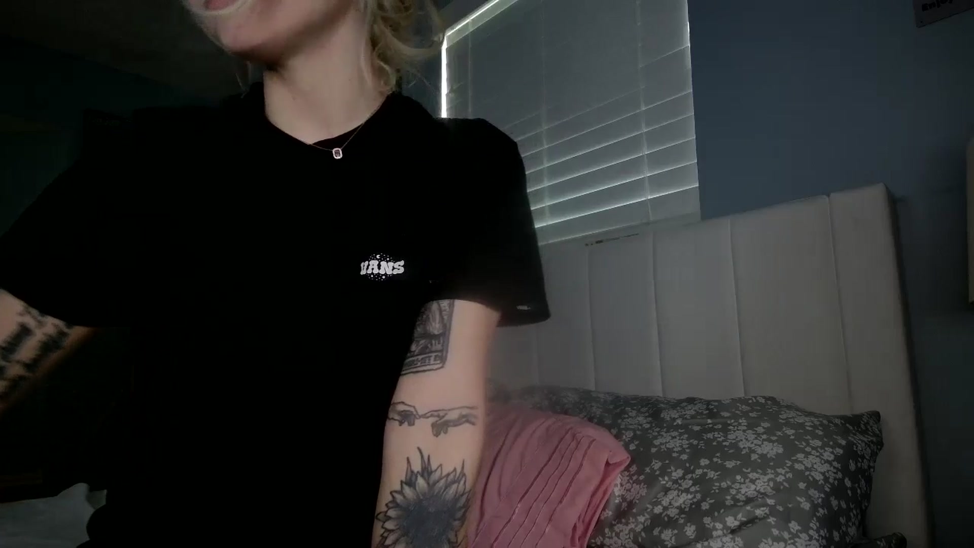 Gallery image thumbnail from DuckChan0's myfreecams stream on, 07/23/2024, 23:32 image 13 of 20