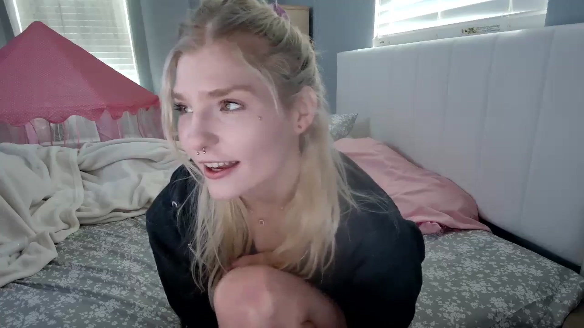 Gallery image thumbnail from DuckChan0's myfreecams stream on, 07/25/2024, 14:31 image 15 of 20