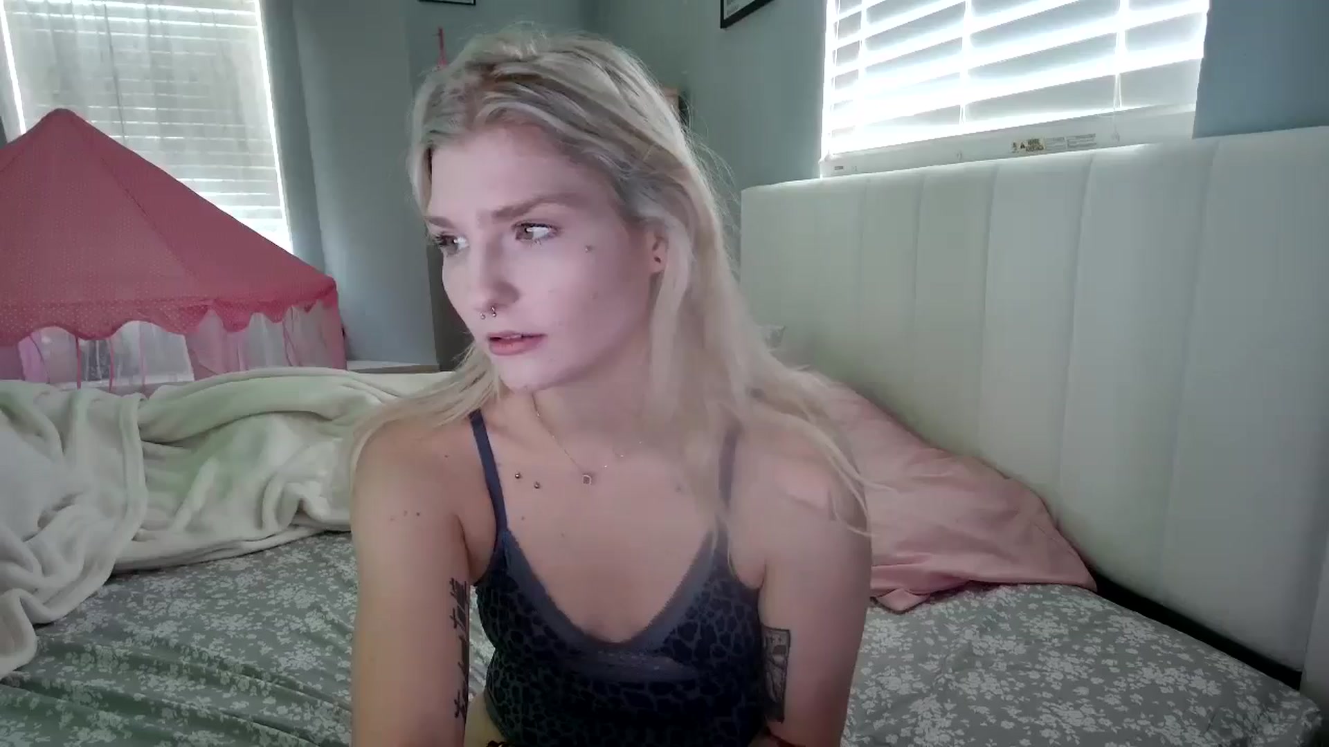 Gallery image thumbnail from DuckChan0's myfreecams stream on, 07/25/2024, 14:31 image 1 of 20