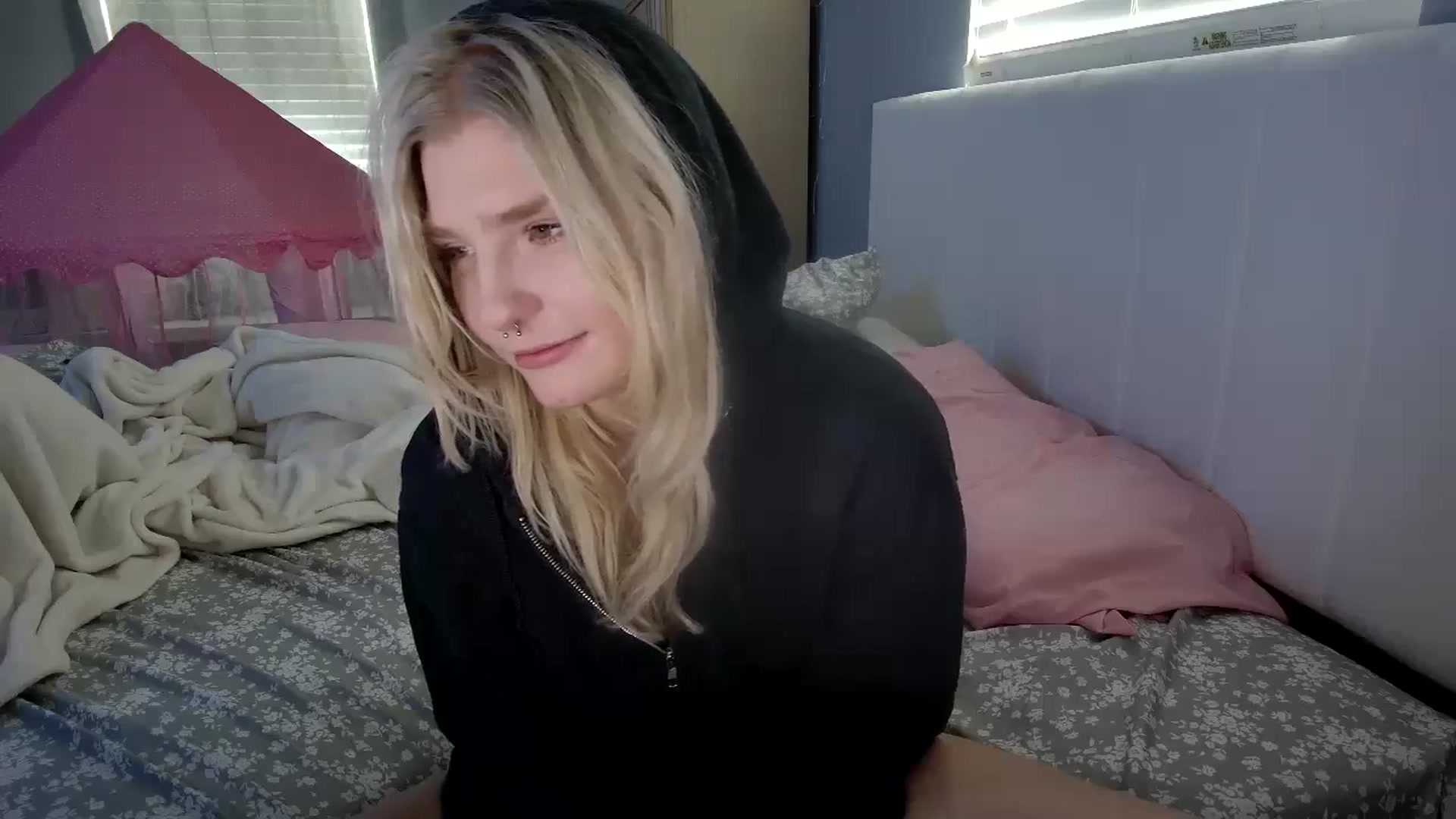 Gallery image thumbnail from DuckChan0's myfreecams stream on, 07/25/2024, 15:53 image 15 of 20