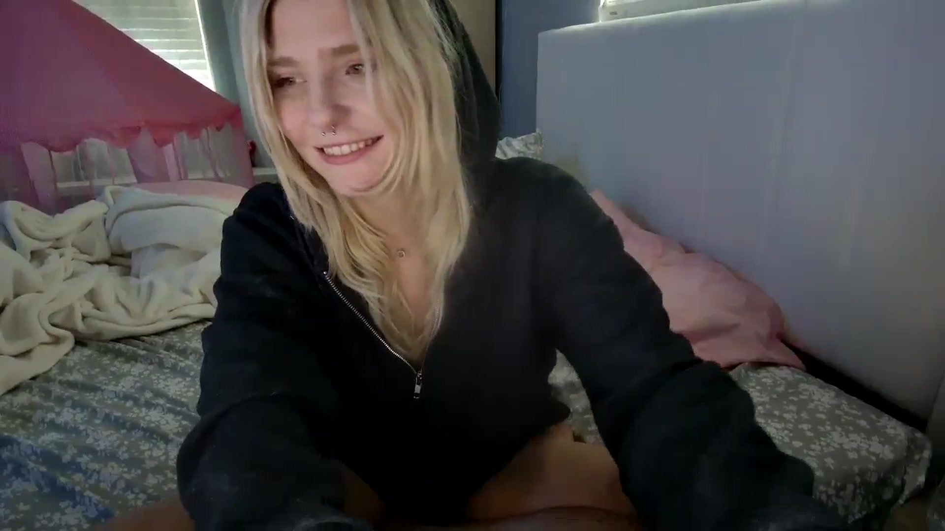 Gallery image thumbnail from DuckChan0's myfreecams stream on, 07/25/2024, 15:53 image 14 of 20