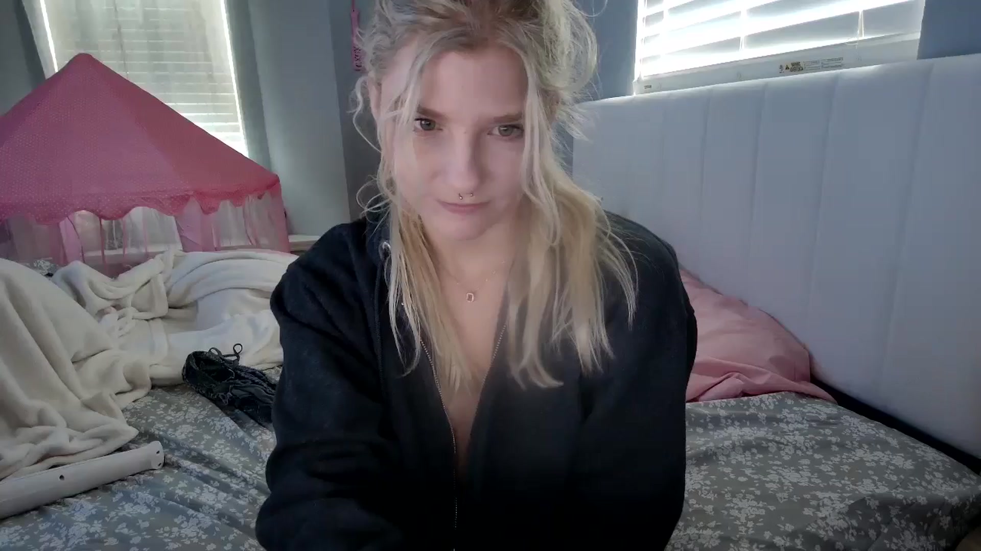 Gallery image thumbnail from DuckChan0's myfreecams stream on, 07/25/2024, 15:53 image 1 of 20