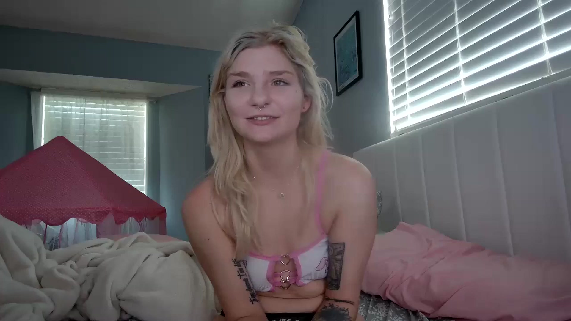 Gallery image thumbnail from DuckChan0's myfreecams stream on, 07/25/2024, 17:27 image 6 of 20