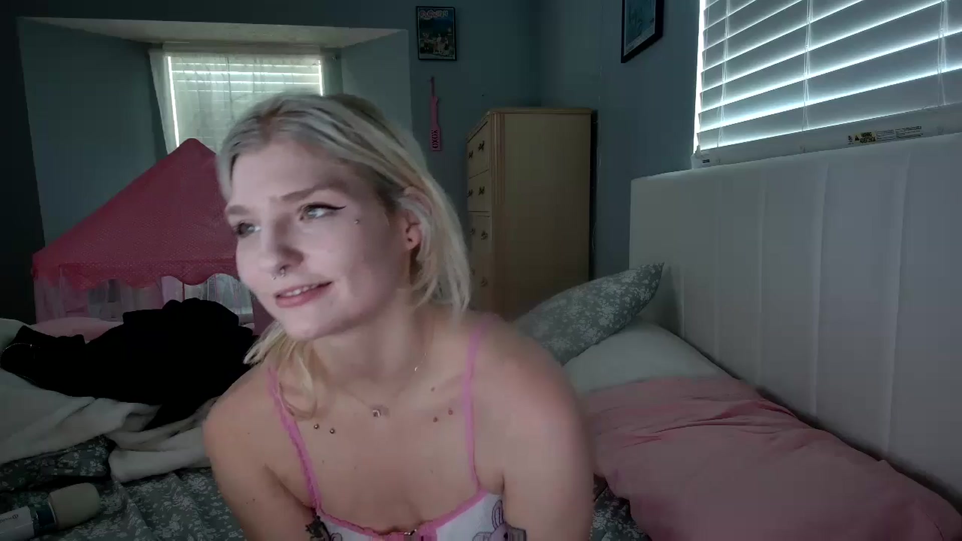 Gallery image thumbnail from DuckChan0's myfreecams stream on, 07/25/2024, 18:09 image 5 of 20