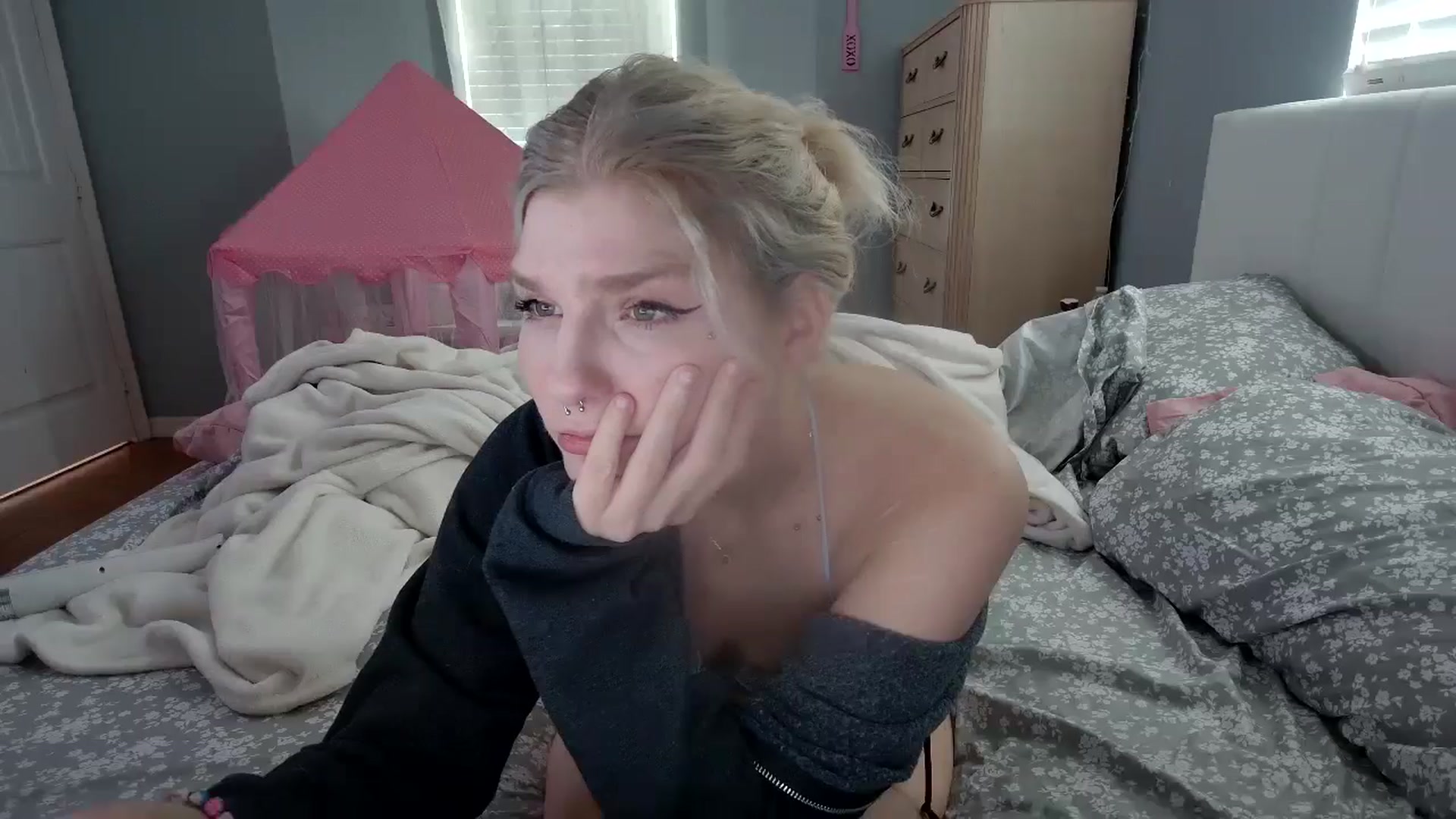 Gallery image thumbnail from DuckChan0's myfreecams stream on, 07/26/2024, 14:04 image 5 of 20