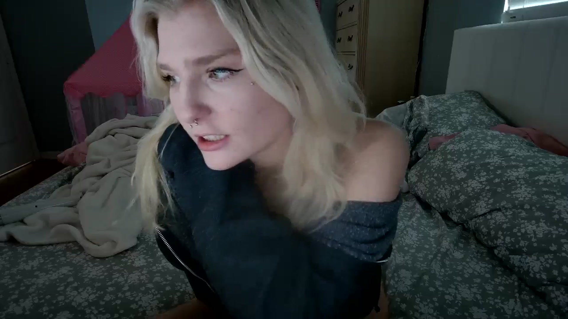 Gallery image thumbnail from DuckChan0's myfreecams stream on, 07/26/2024, 14:04 image 8 of 20