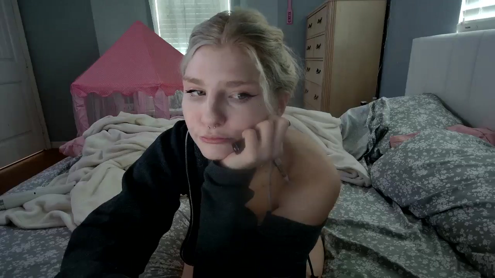 Gallery image thumbnail from DuckChan0's myfreecams stream on, 07/26/2024, 14:04 image 4 of 20