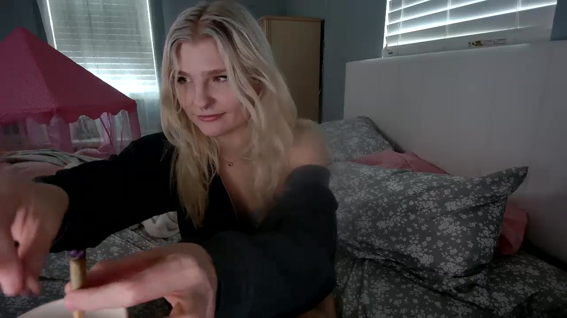 Gallery image thumbnail from DuckChan0's myfreecams stream on, 07/26/2024, 15:41 image 17 of 20