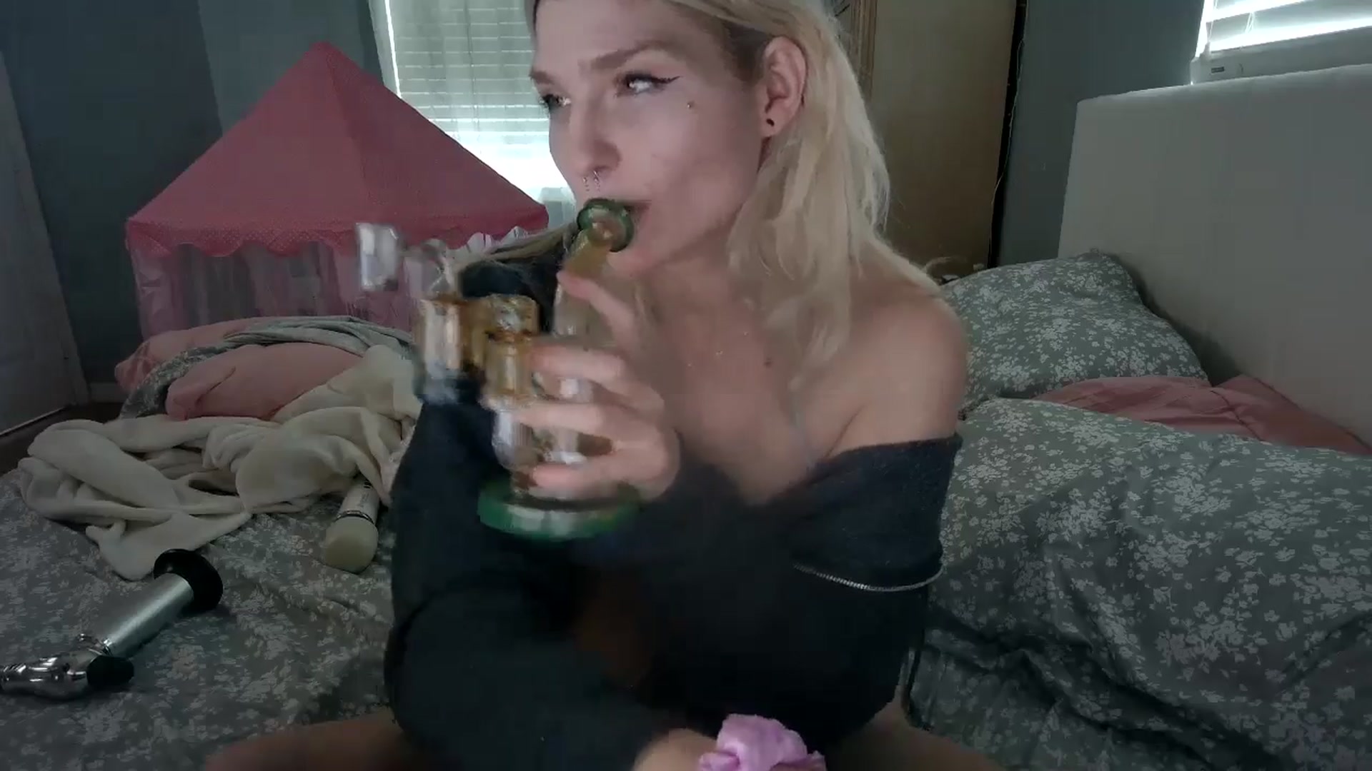 Gallery image thumbnail from DuckChan0's myfreecams stream on, 07/26/2024, 16:24 image 3 of 20
