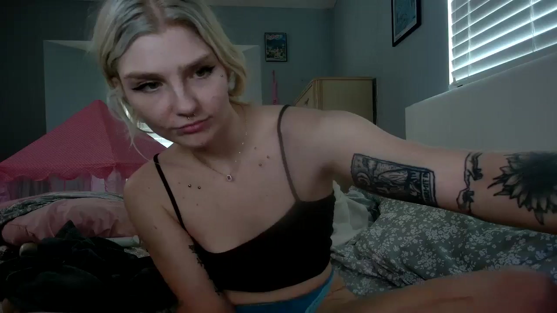 Gallery image thumbnail from DuckChan0's myfreecams stream on, 07/26/2024, 18:12 image 1 of 20