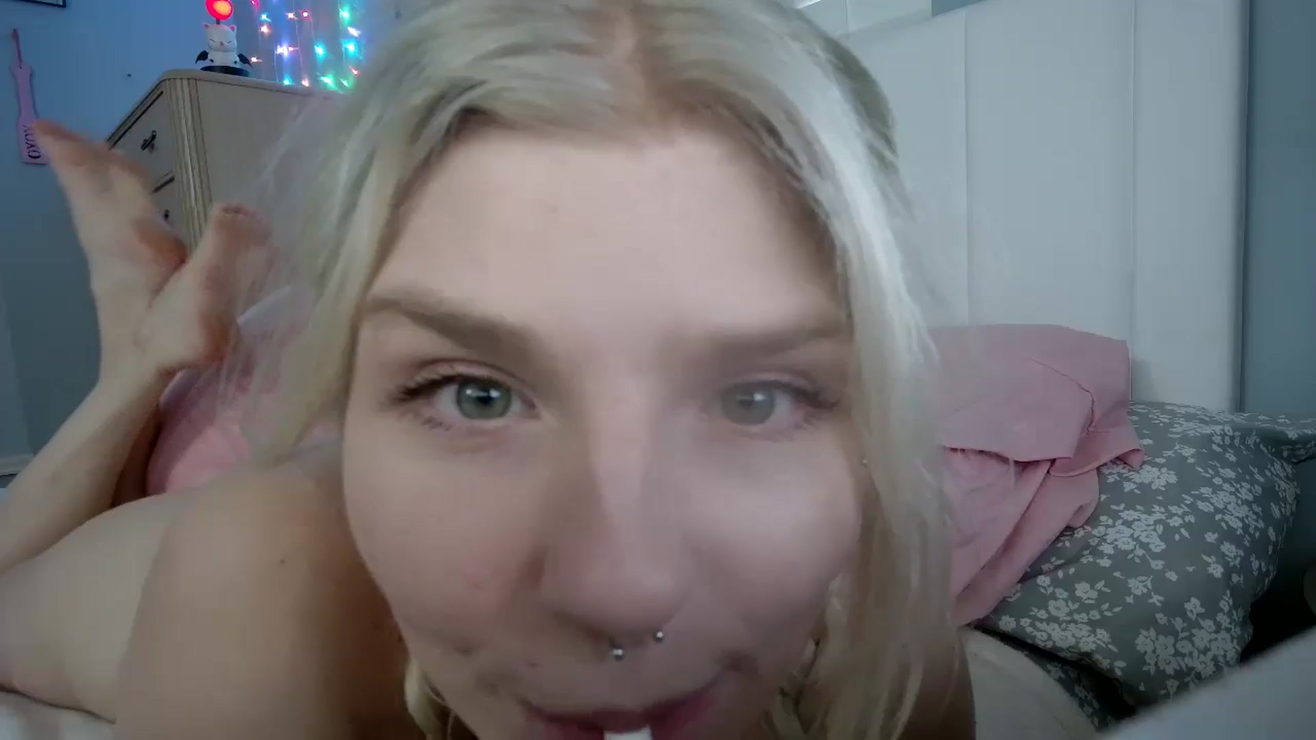 Gallery image thumbnail from DuckChan0's myfreecams stream on, 07/28/2024, 22:15 image 14 of 20