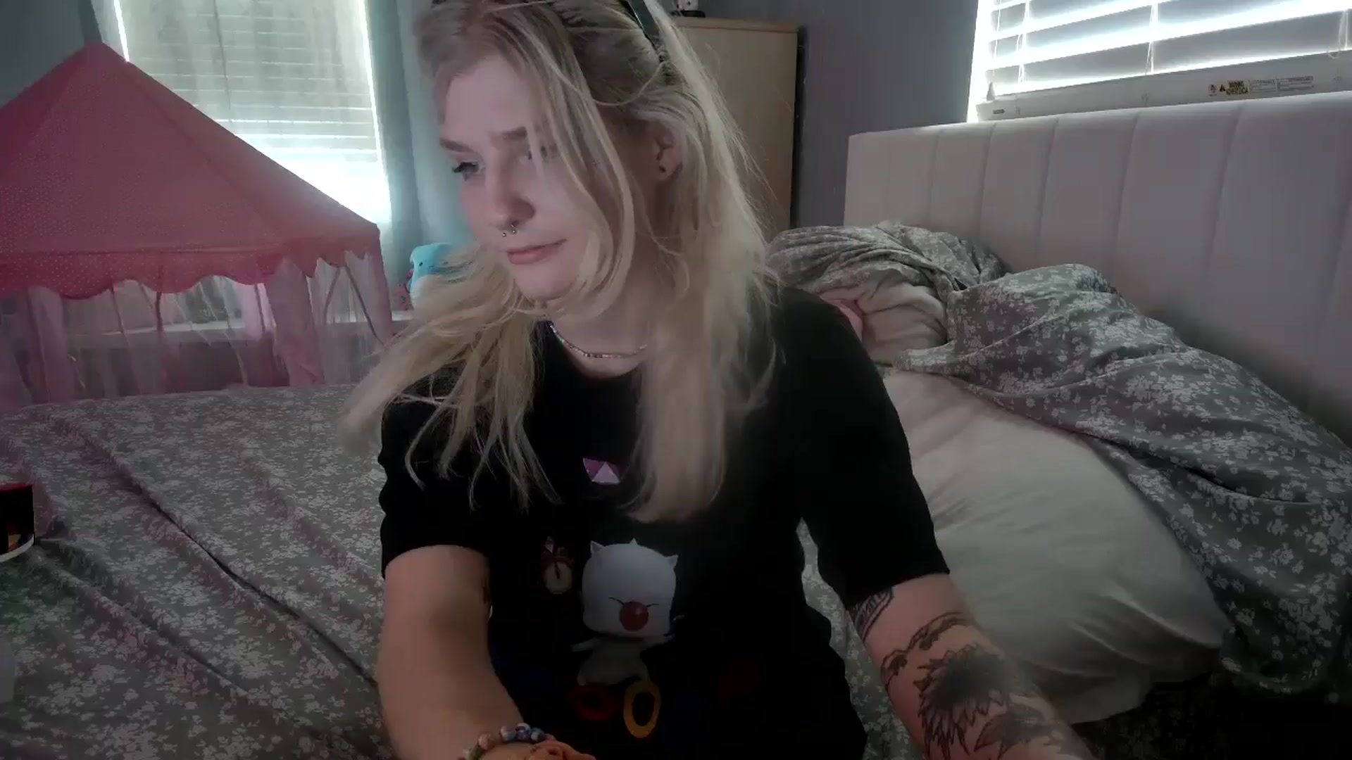 Gallery image thumbnail from DuckChan0's myfreecams stream on, 07/31/2024, 16:18 image 14 of 20
