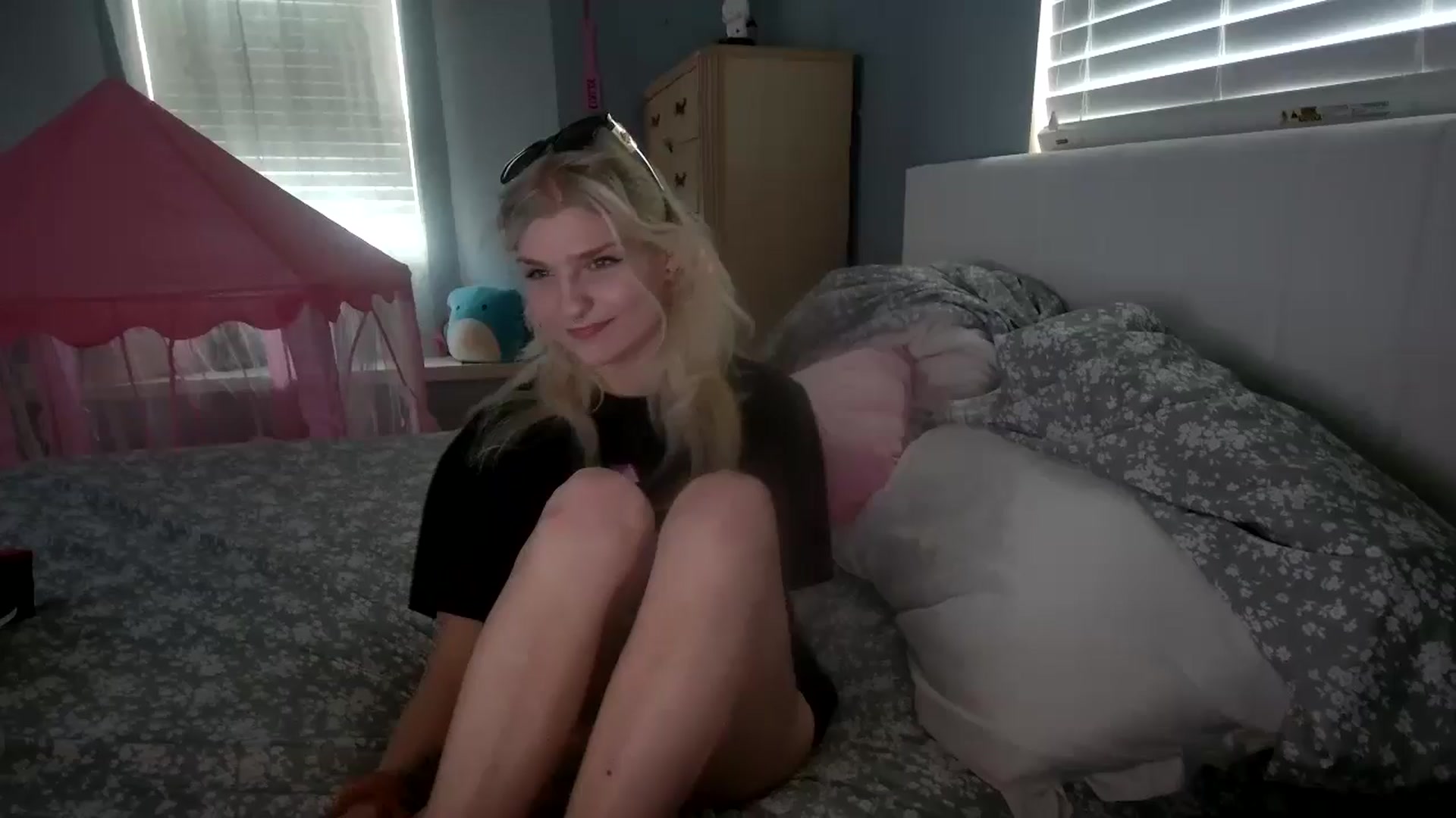 Gallery image thumbnail from DuckChan0's myfreecams stream on, 07/31/2024, 16:18 image 10 of 20