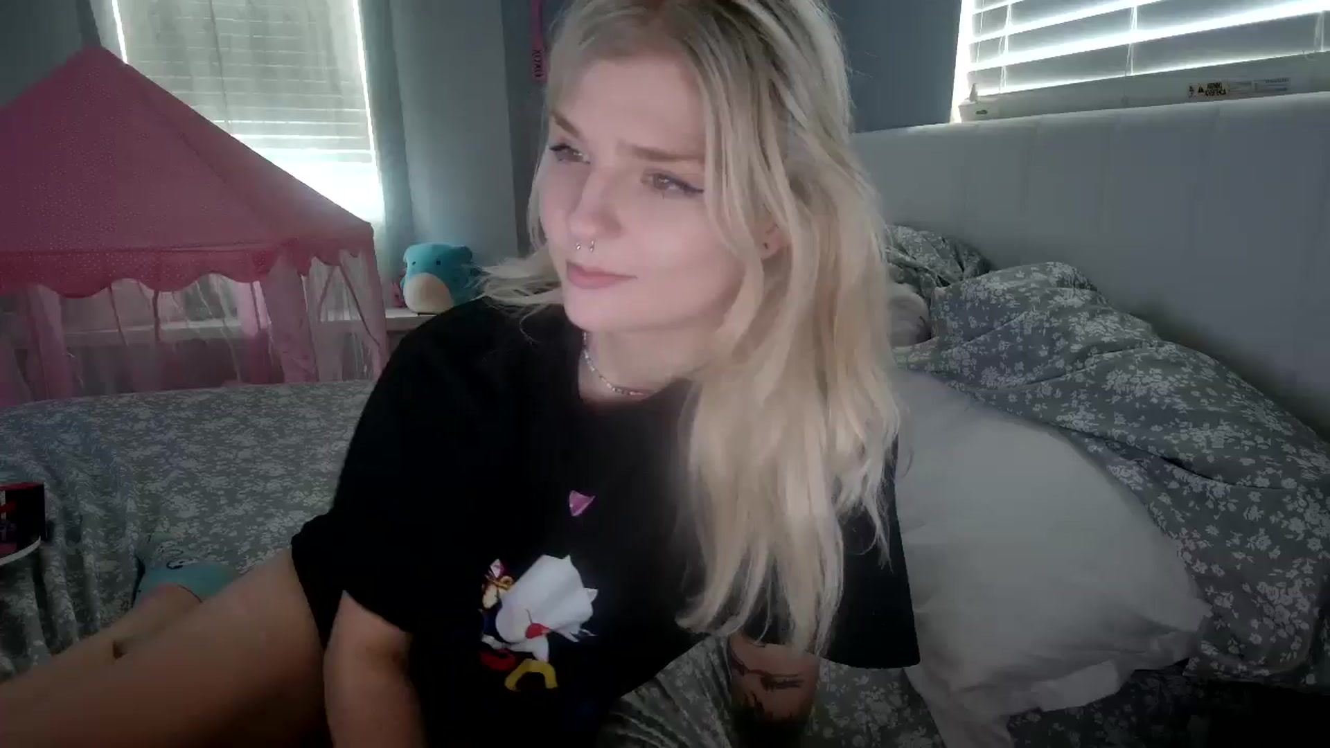 Gallery image thumbnail from DuckChan0's myfreecams stream on, 07/31/2024, 16:18 image 12 of 20