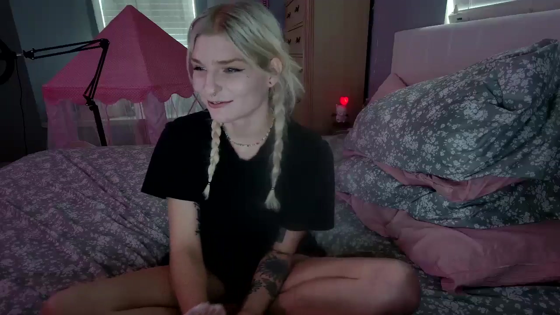 Gallery image thumbnail from DuckChan0's myfreecams stream on, 08/01/2024, 17:03 image 3 of 20