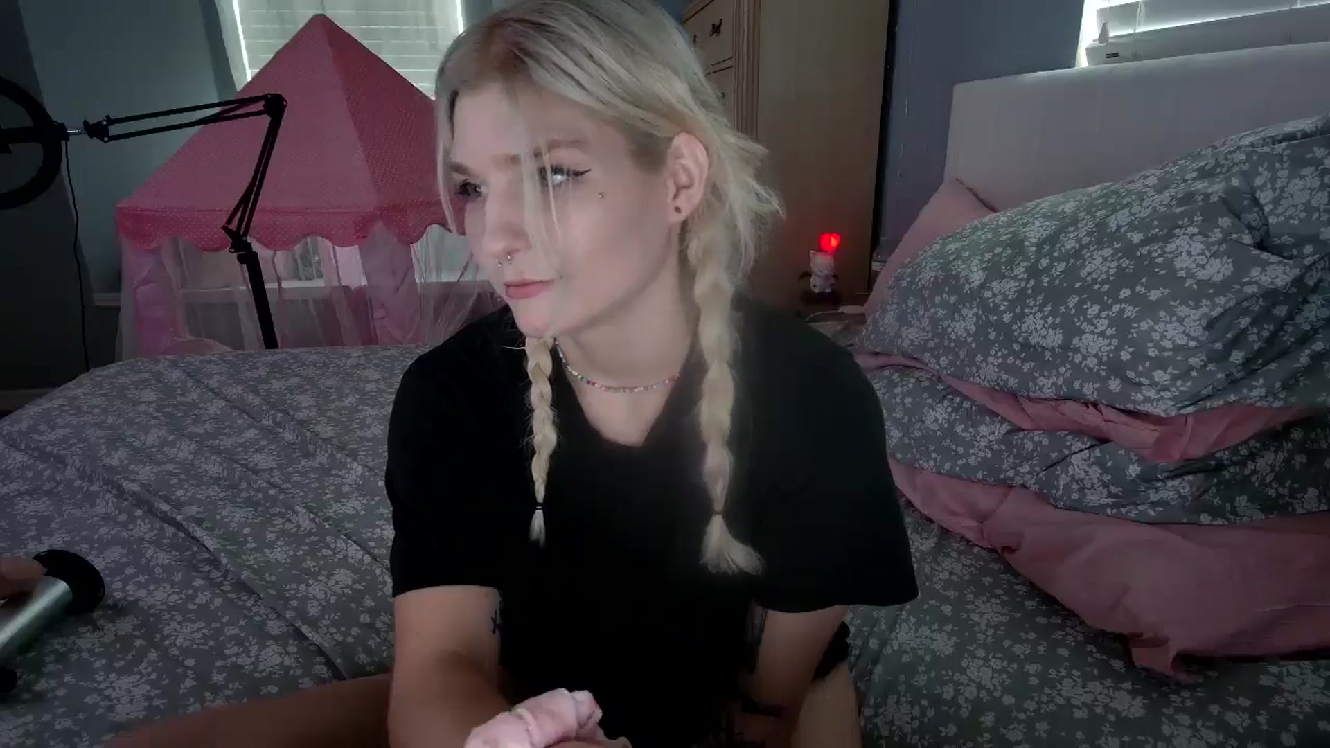 Gallery image thumbnail from DuckChan0's myfreecams stream on, 08/01/2024, 17:03 image 7 of 20