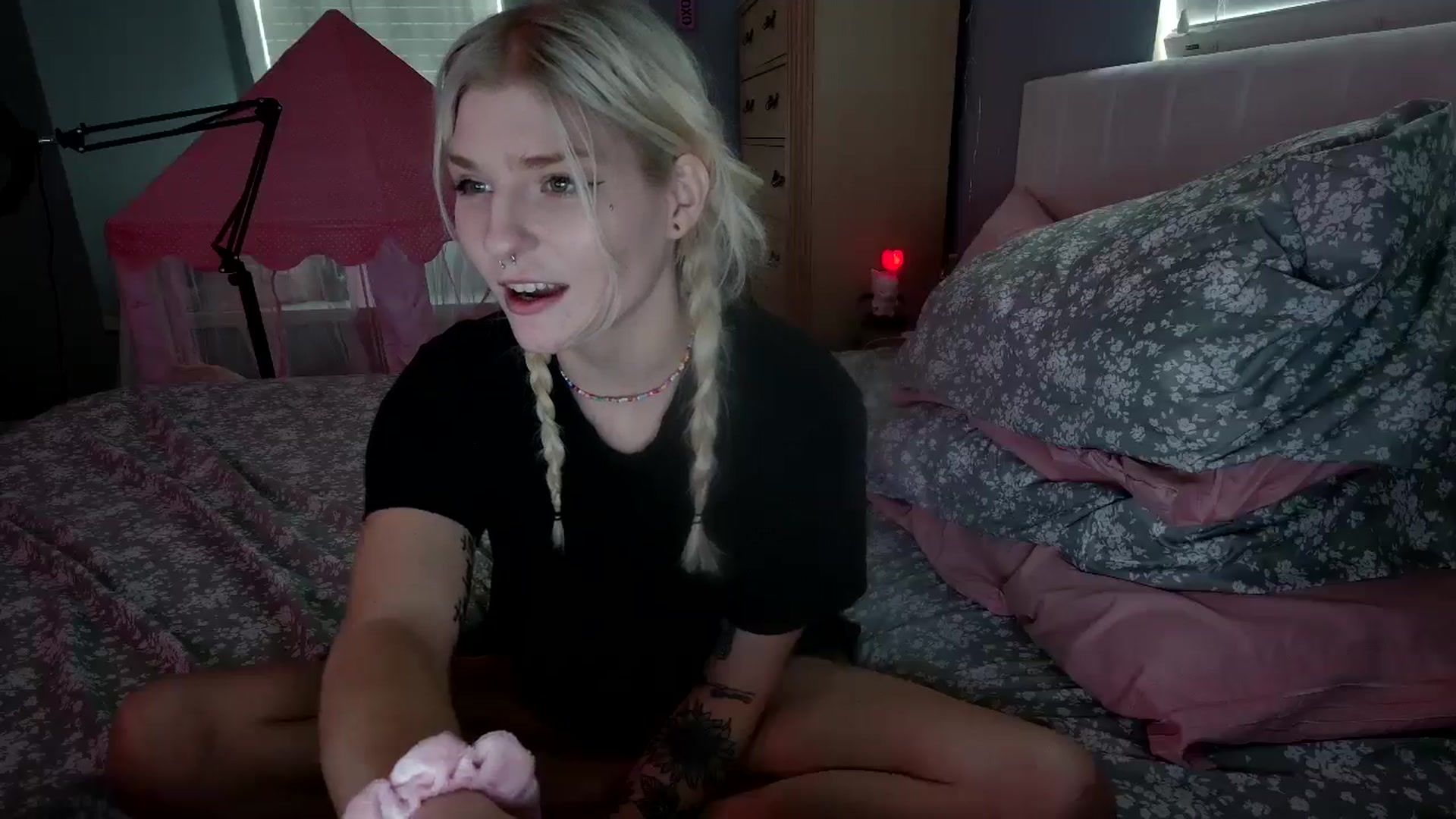 Gallery image thumbnail from DuckChan0's myfreecams stream on, 08/01/2024, 17:03 image 2 of 20