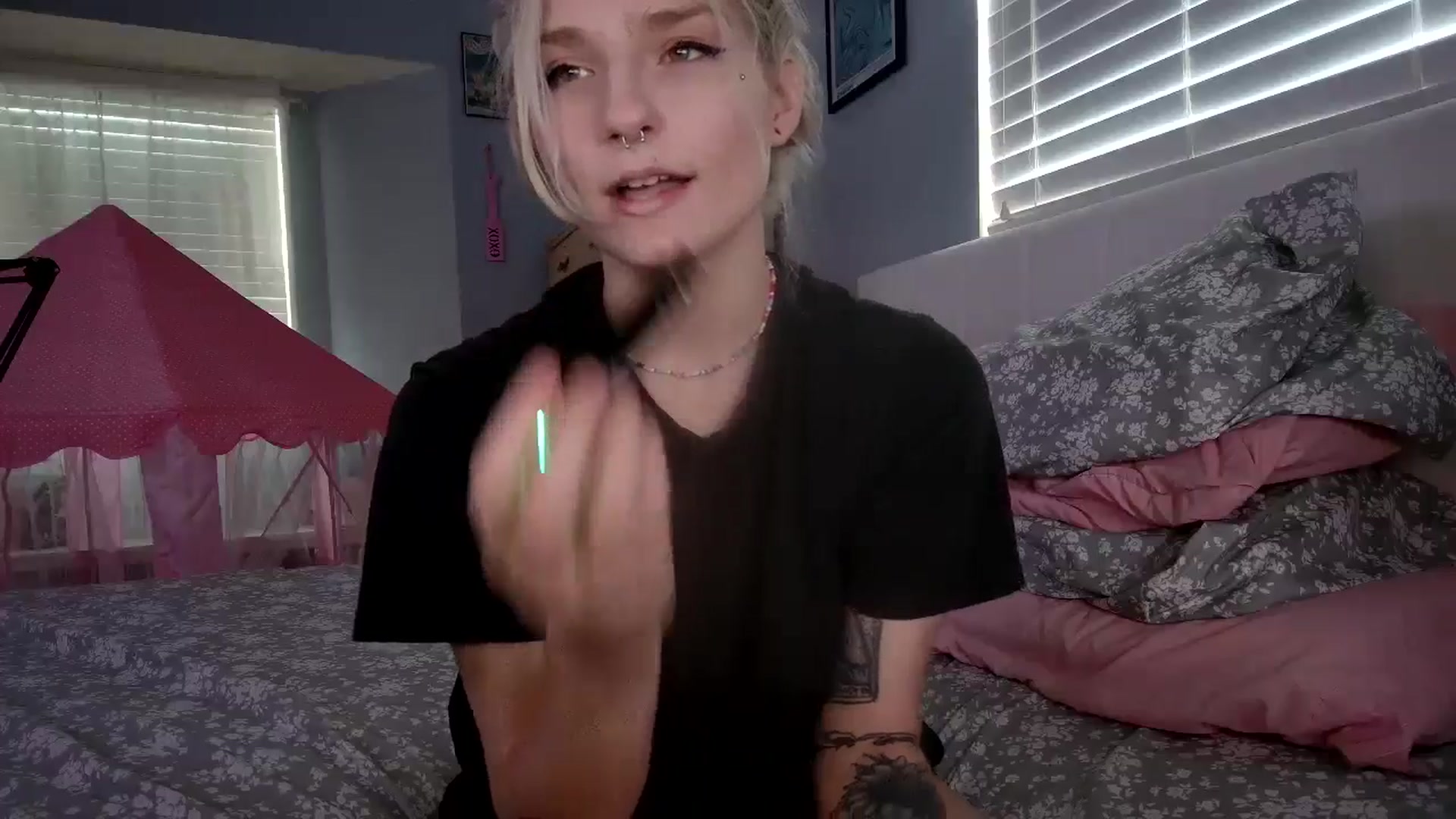 Gallery image thumbnail from DuckChan0's myfreecams stream on, 08/01/2024, 17:03 image 14 of 20