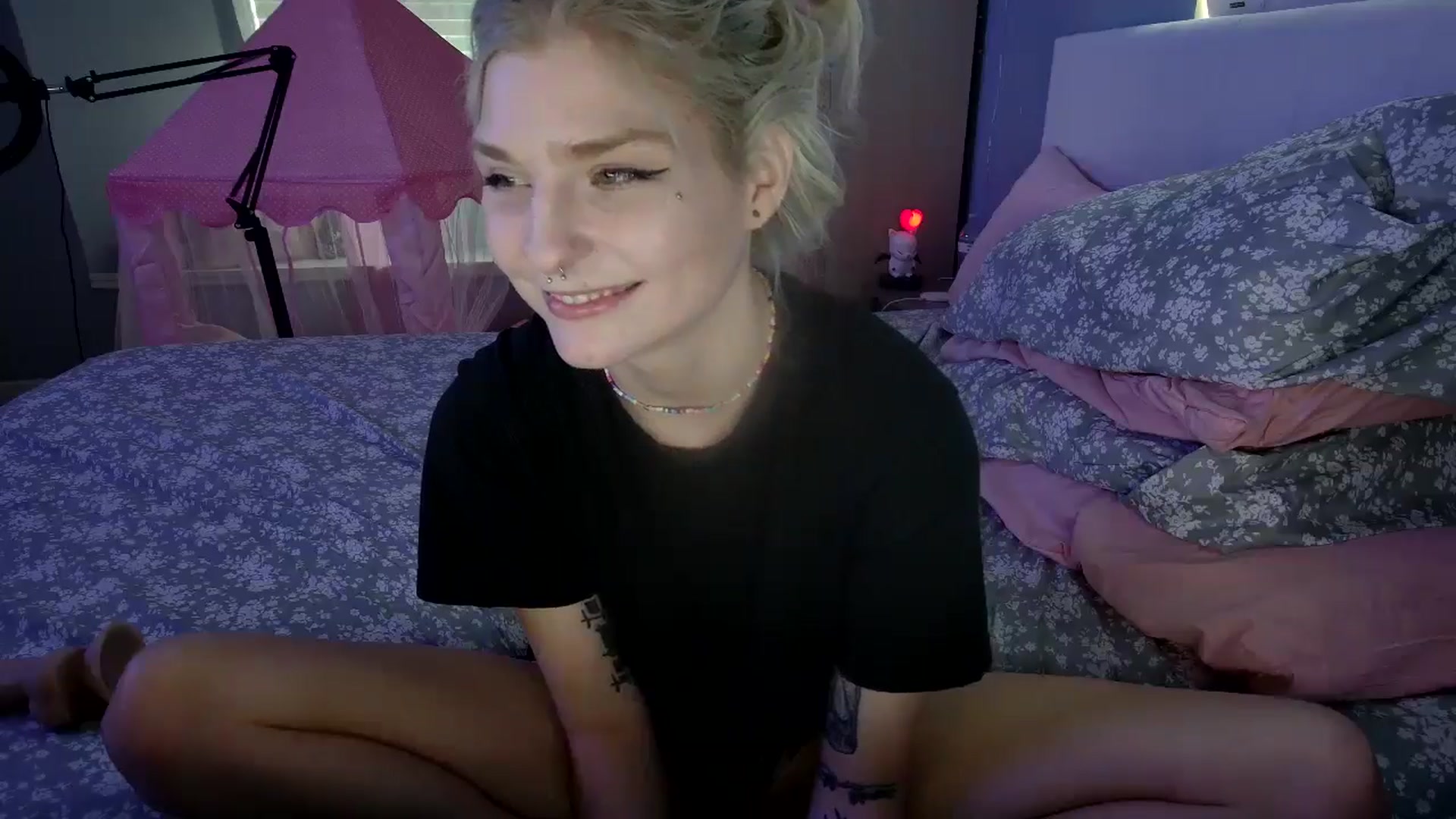 Gallery image thumbnail from DuckChan0's myfreecams stream on, 08/01/2024, 17:03 image 13 of 20