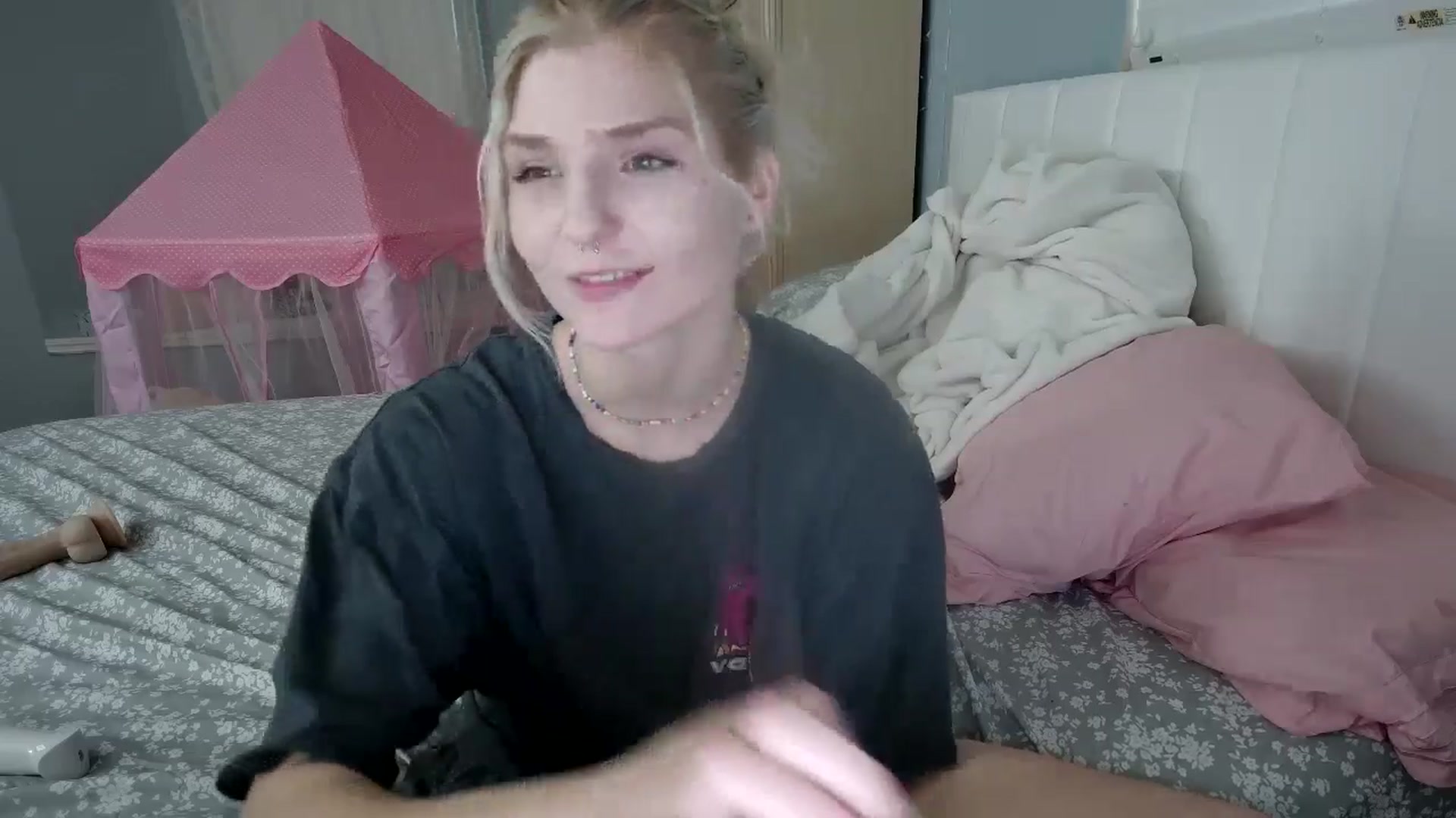 Gallery image thumbnail from DuckChan0's myfreecams stream on, 08/04/2024, 23:45 image 5 of 20