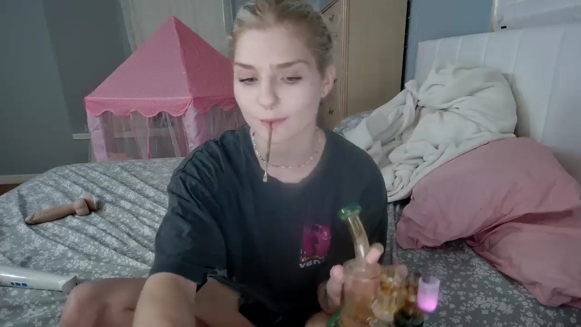 Gallery image thumbnail from DuckChan0's myfreecams stream on, 08/04/2024, 23:45 image 2 of 20
