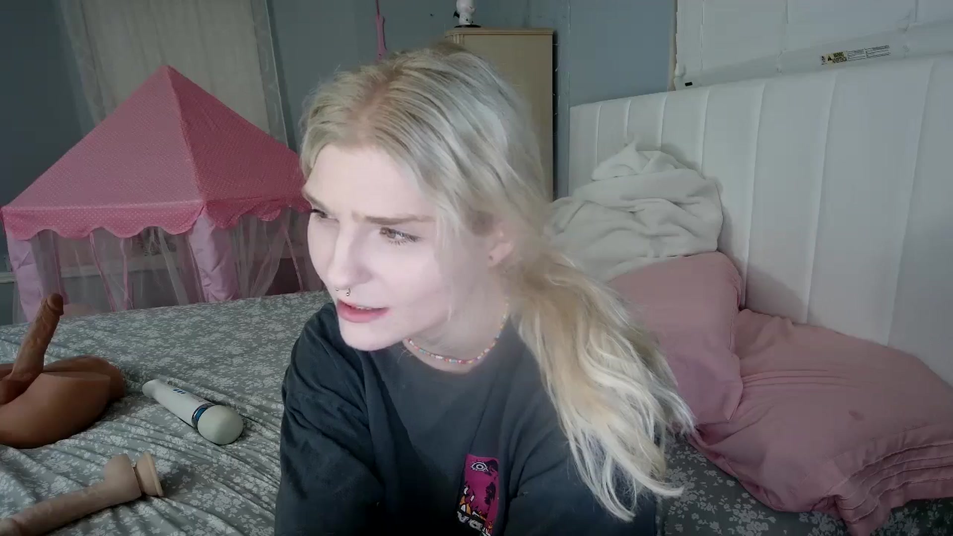 Gallery image thumbnail from DuckChan0's myfreecams stream on, 08/05/2024, 24:39 image 9 of 20