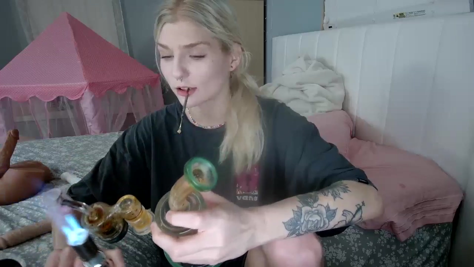 Gallery image thumbnail from DuckChan0's myfreecams stream on, 08/05/2024, 24:39 image 3 of 20
