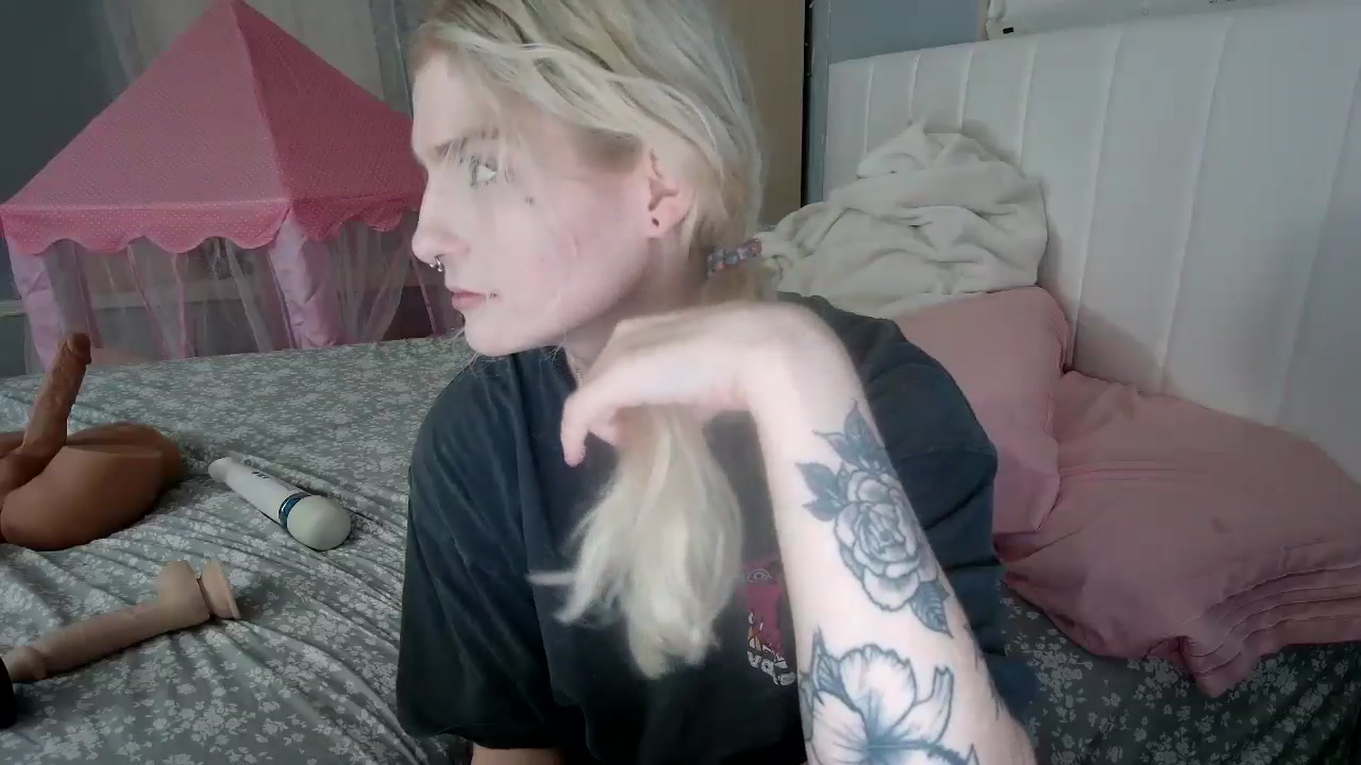 Gallery image thumbnail from DuckChan0's myfreecams stream on, 08/05/2024, 24:39 image 7 of 20
