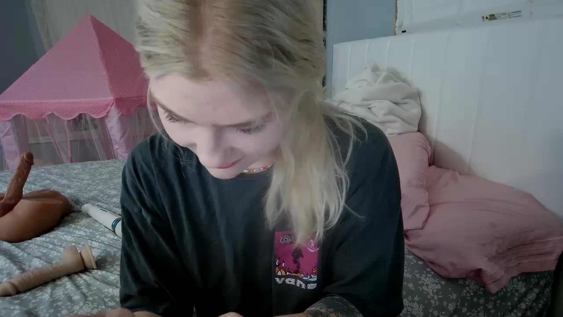 Gallery image thumbnail from DuckChan0's myfreecams stream on, 08/05/2024, 24:39 image 2 of 20