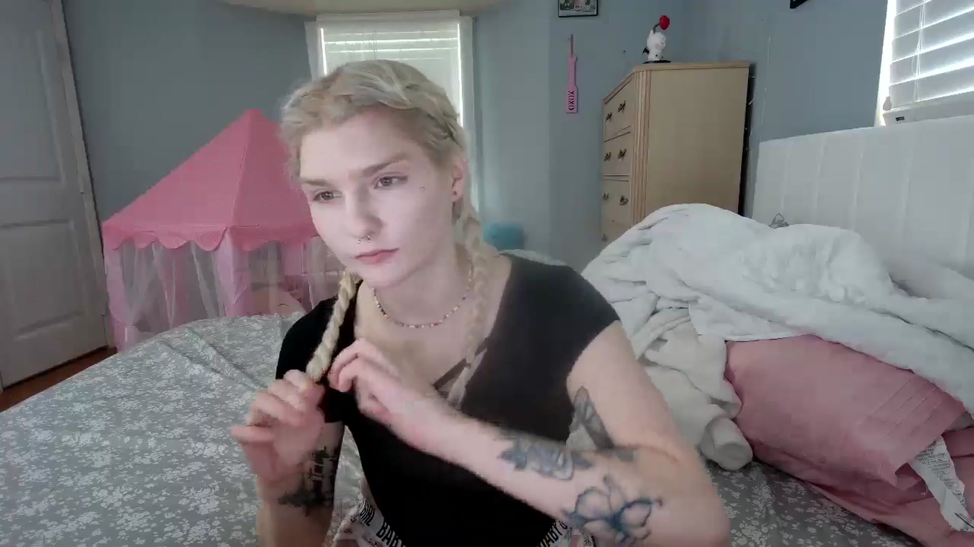 Gallery image thumbnail from DuckChan0's myfreecams stream on, 08/05/2024, 14:41 image 2 of 20