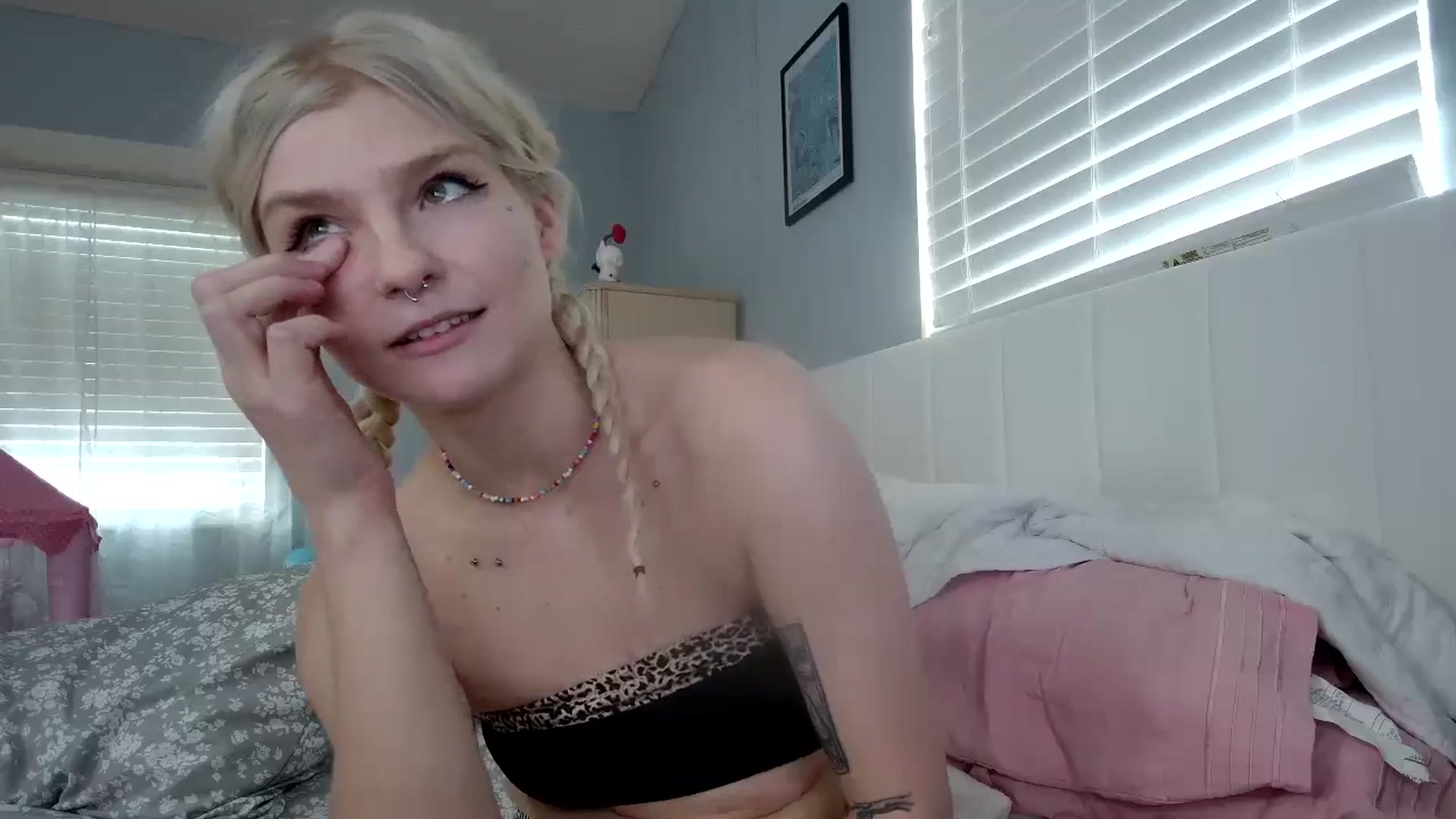 Gallery image thumbnail from DuckChan0's myfreecams stream on, 08/05/2024, 15:09 image 17 of 20