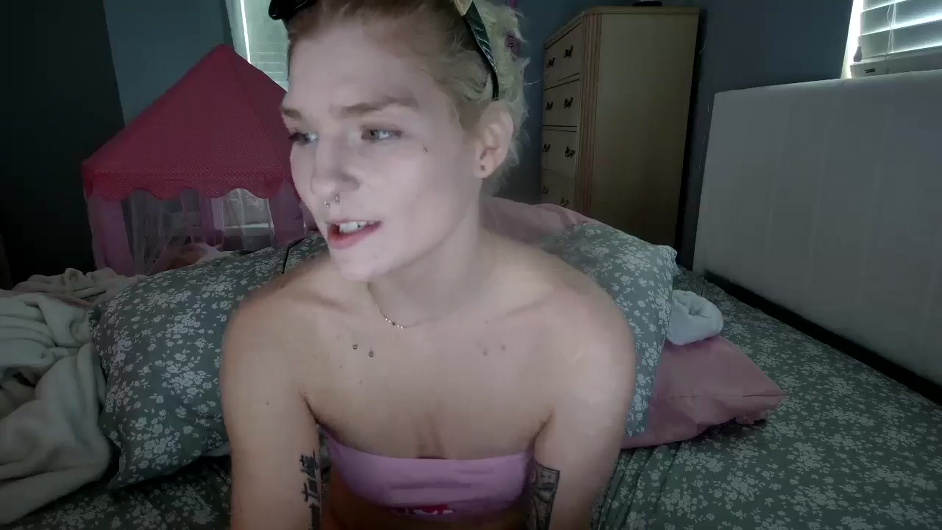 Gallery image thumbnail from DuckChan0's myfreecams stream on, 08/06/2024, 17:30 image 19 of 20