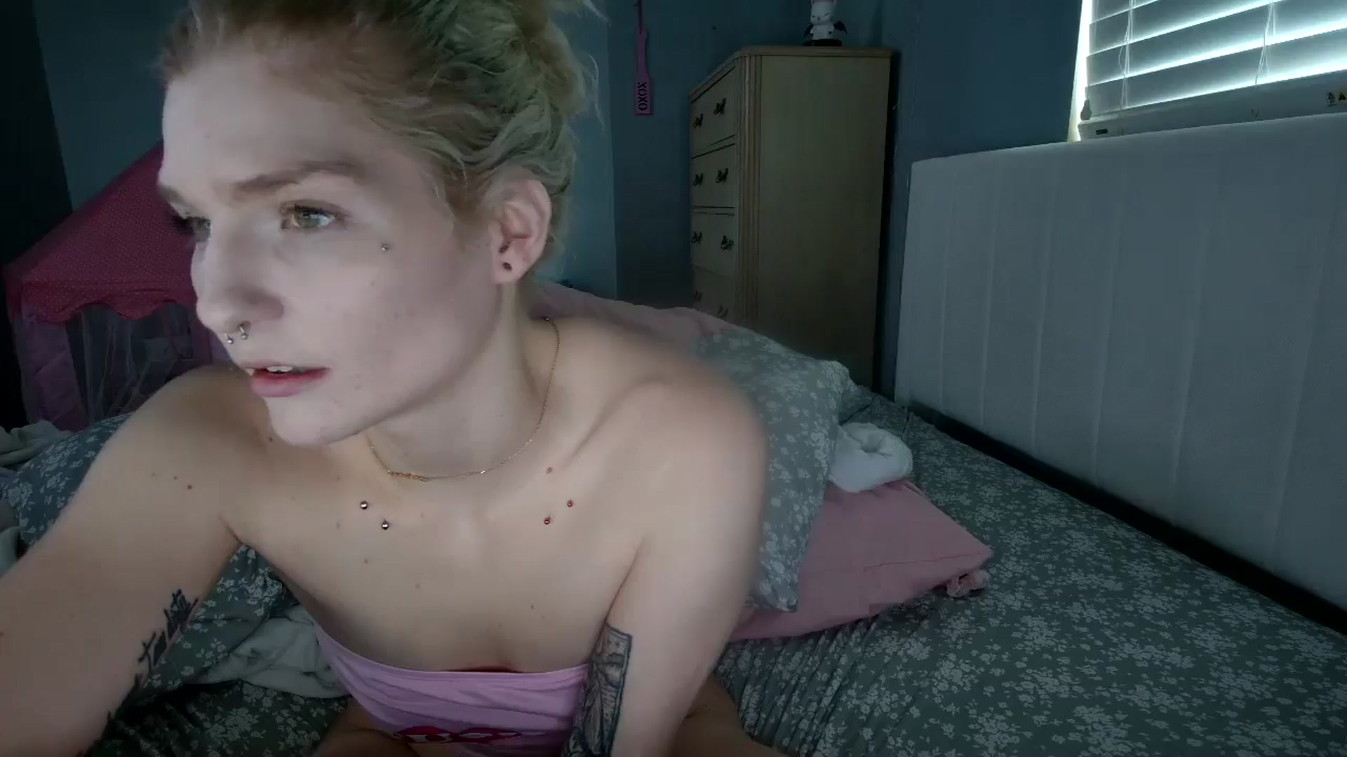 Gallery image thumbnail from DuckChan0's myfreecams stream on, 08/06/2024, 17:30 image 13 of 20