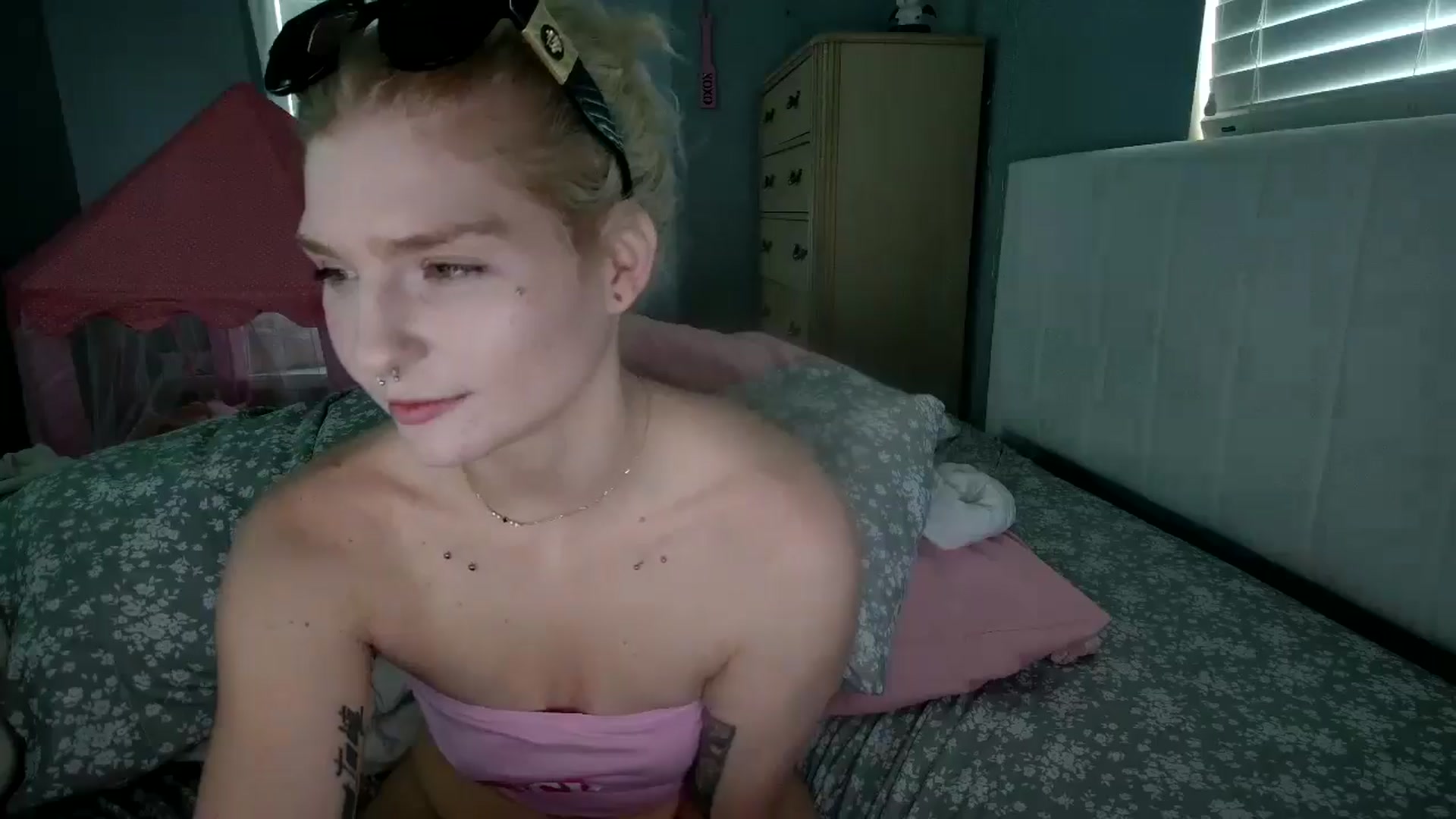 Gallery image thumbnail from DuckChan0's myfreecams stream on, 08/06/2024, 17:30 image 14 of 20