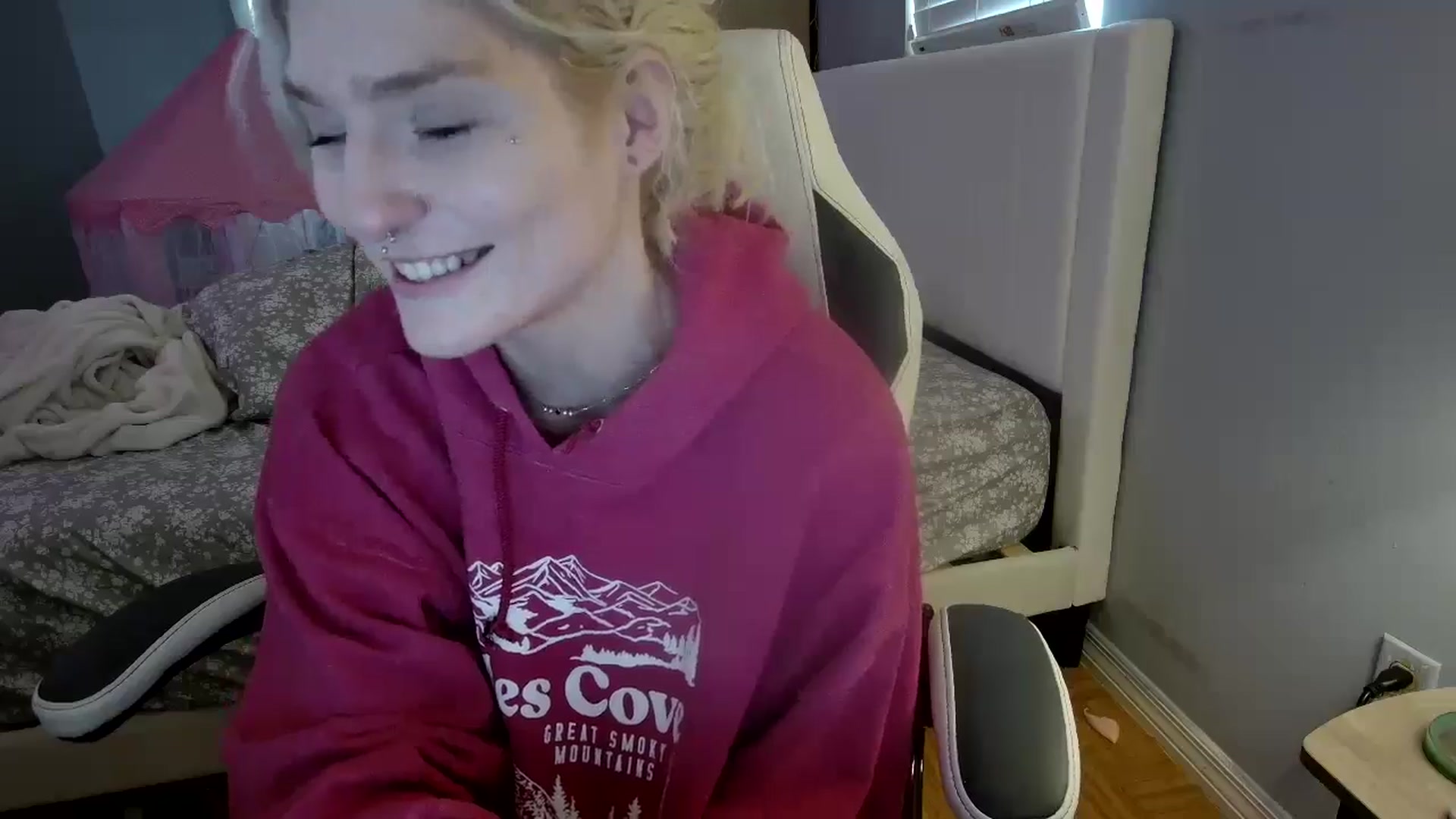 Gallery image thumbnail from DuckChan0's myfreecams stream on, 08/06/2024, 18:33 image 14 of 20