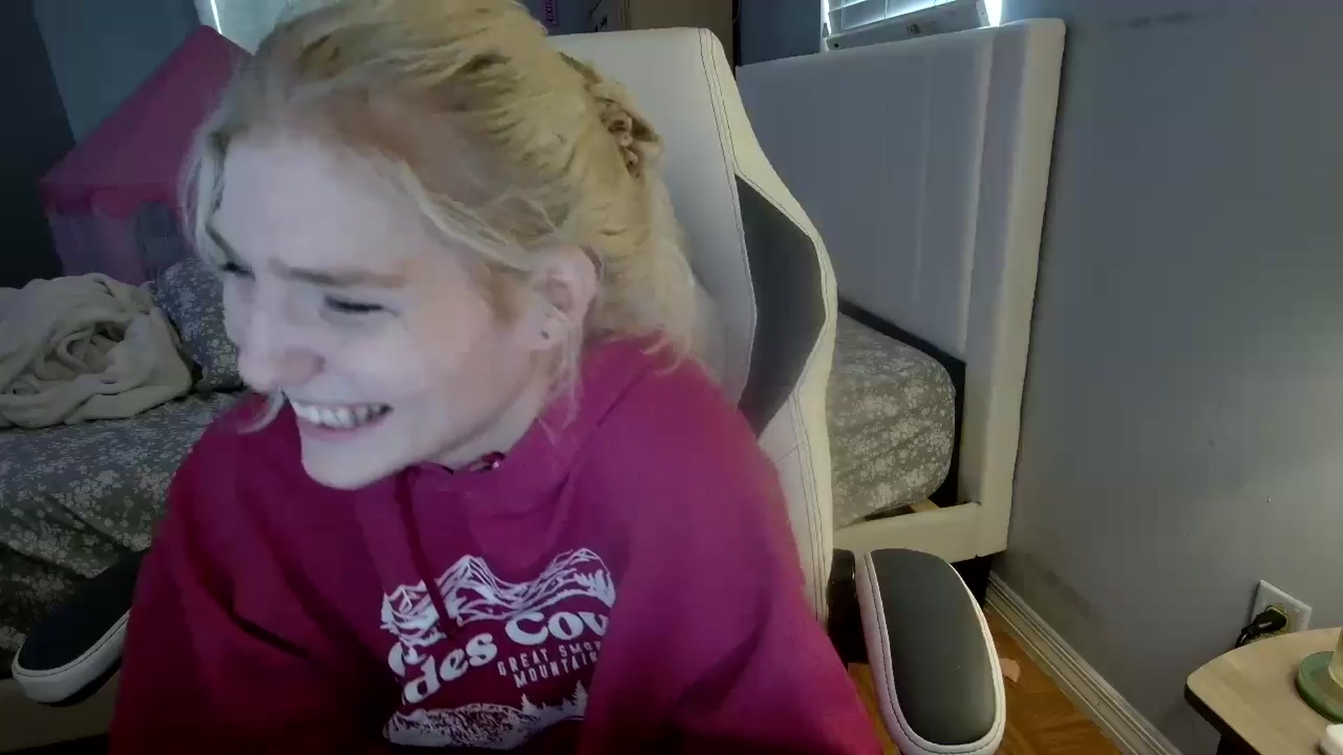 Gallery image thumbnail from DuckChan0's myfreecams stream on, 08/06/2024, 18:33 image 18 of 20