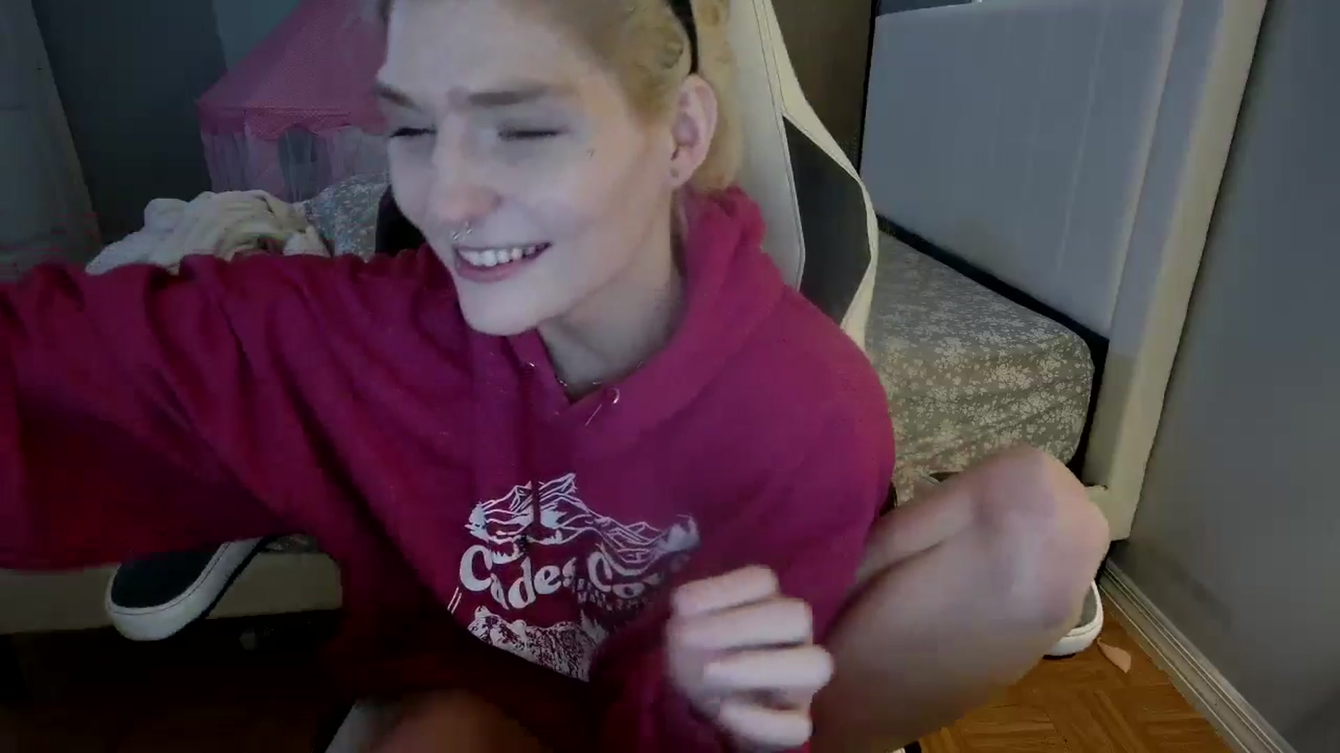 Gallery image thumbnail from DuckChan0's myfreecams stream on, 08/06/2024, 18:33 image 4 of 20