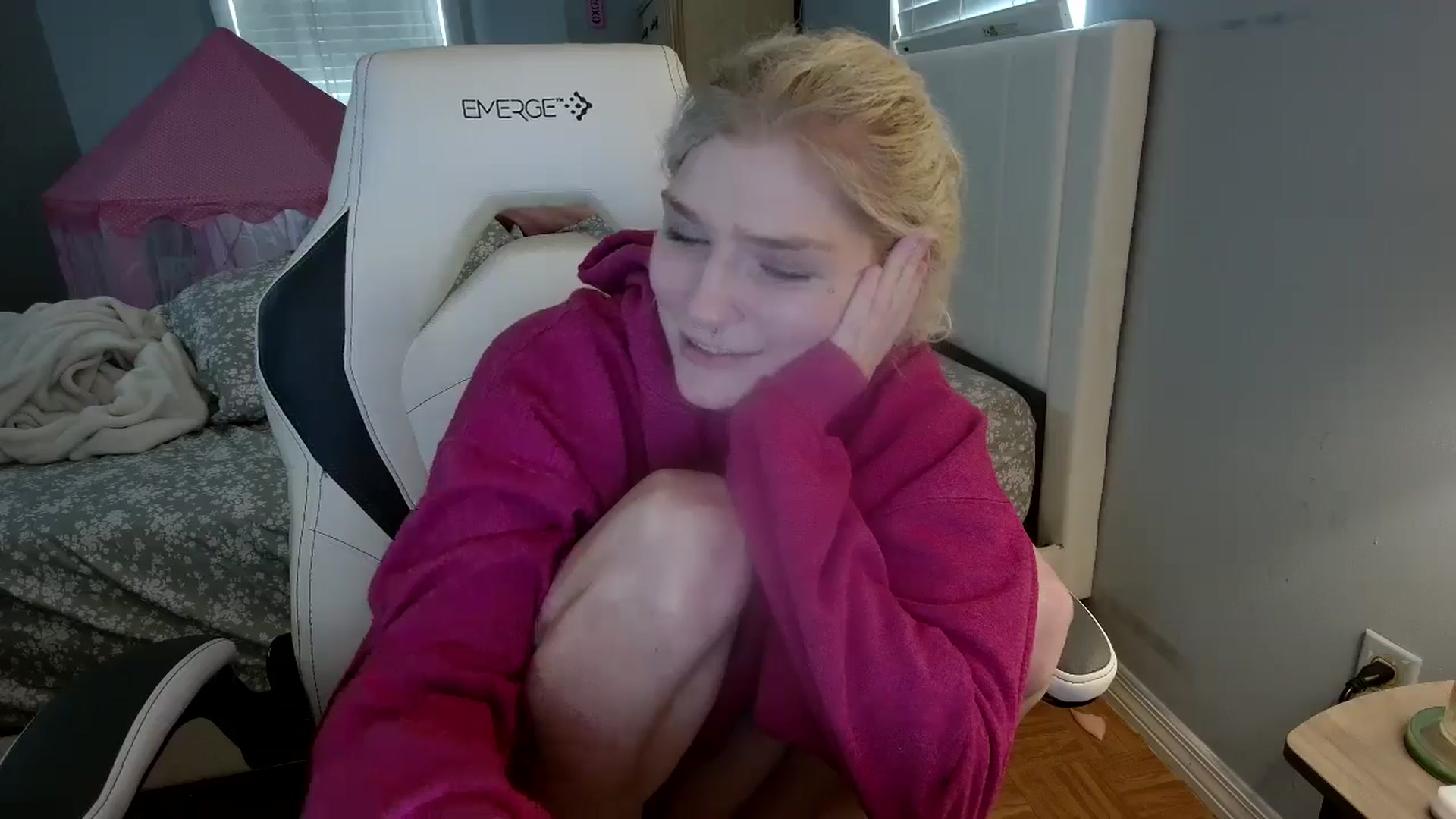 Gallery image thumbnail from DuckChan0's myfreecams stream on, 08/06/2024, 18:33 image 17 of 20