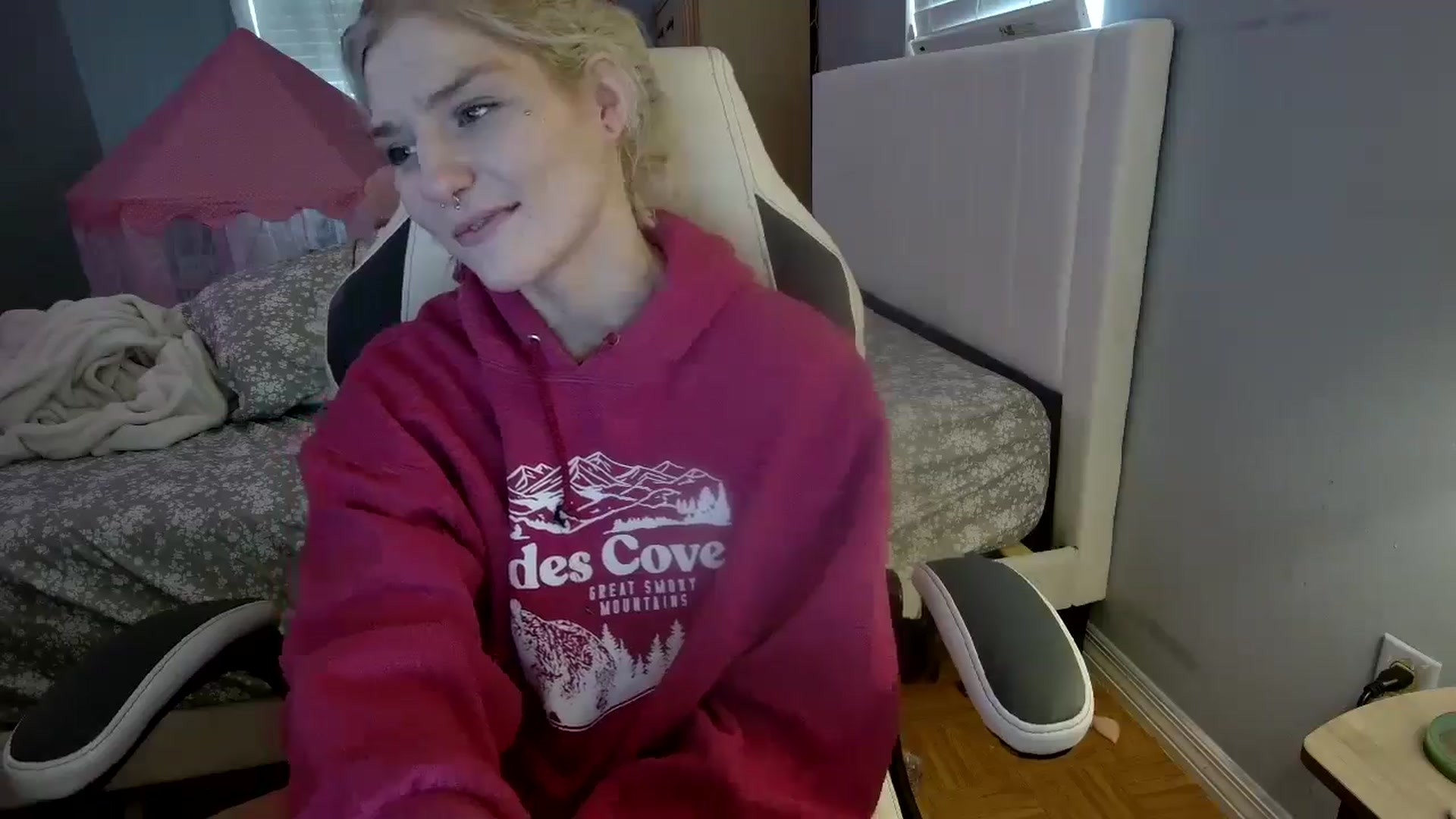Gallery image thumbnail from DuckChan0's myfreecams stream on, 08/06/2024, 18:33 image 15 of 20