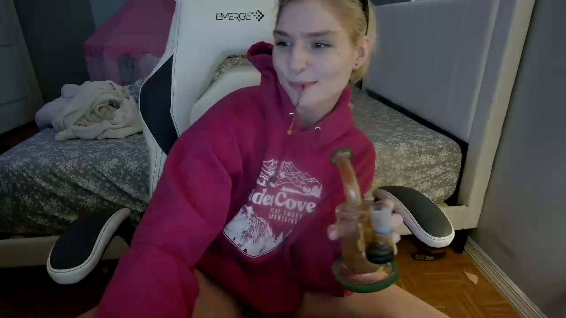 Gallery image thumbnail from DuckChan0's myfreecams stream on, 08/06/2024, 18:33 image 3 of 20