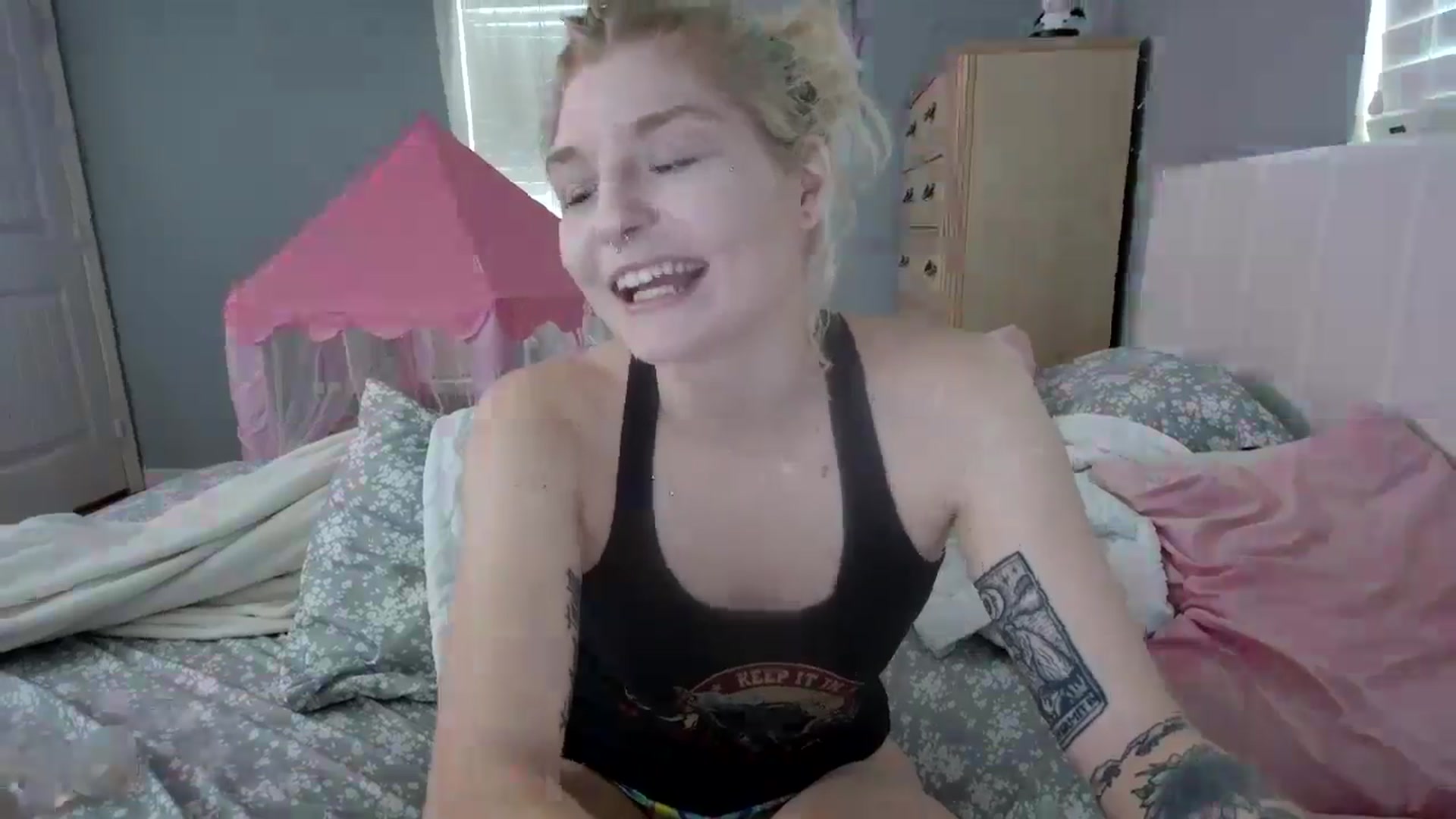 Gallery image thumbnail from DuckChan0's myfreecams stream on, 08/07/2024, 13:22 image 18 of 20