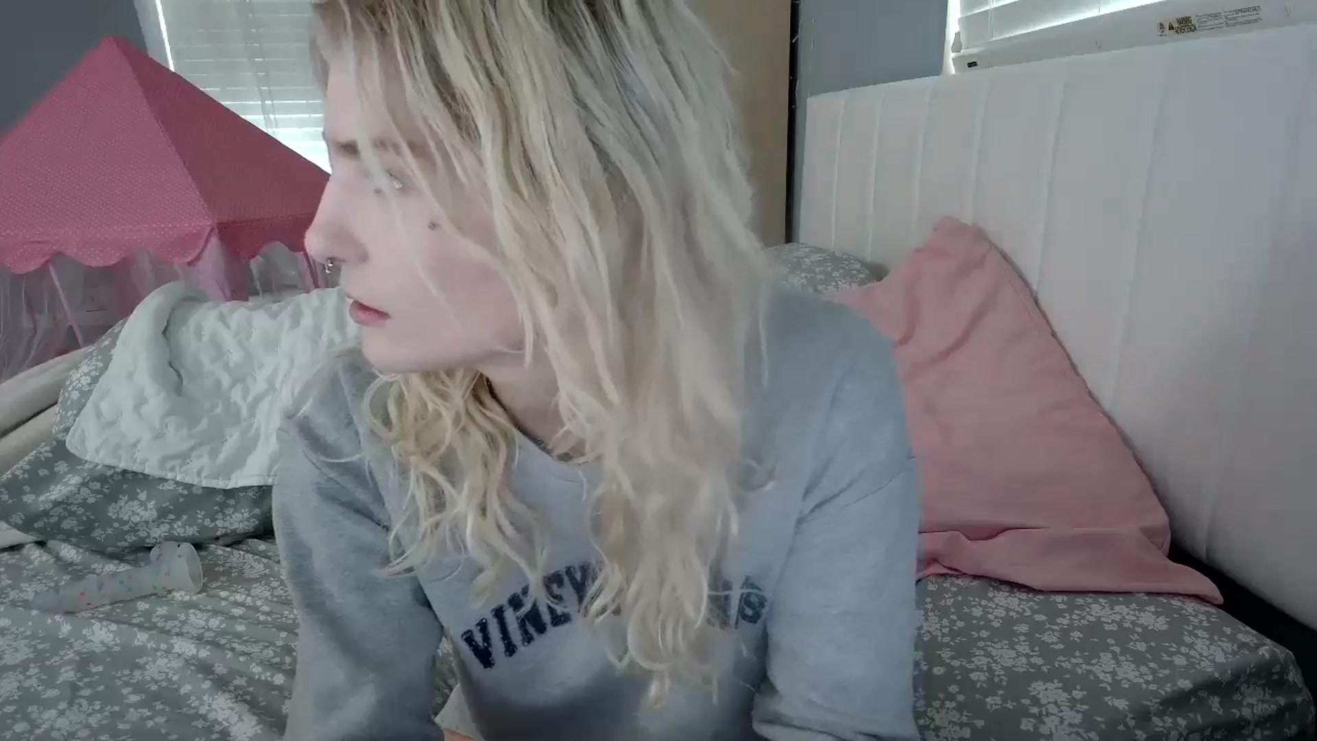 Gallery image thumbnail from DuckChan0's myfreecams stream on, 08/07/2024, 13:22 image 4 of 20