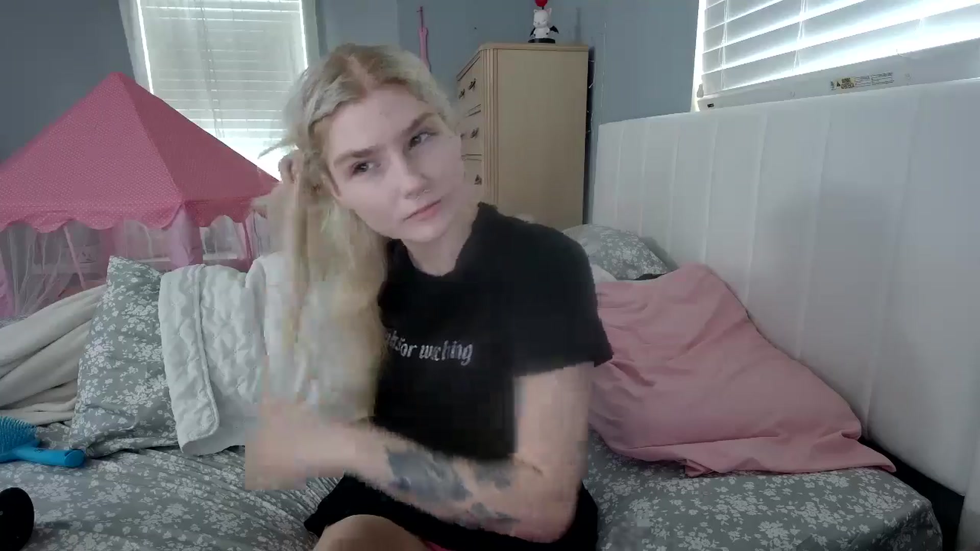 Gallery image thumbnail from DuckChan0's myfreecams stream on, 08/07/2024, 13:40 image 15 of 20