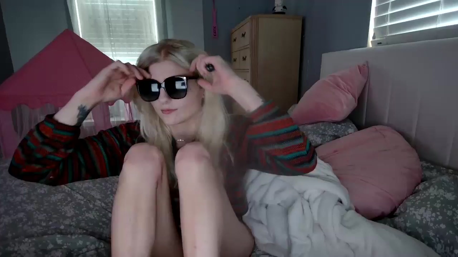 Gallery image thumbnail from DuckChan0's myfreecams stream on, 08/08/2024, 19:12 image 1 of 20